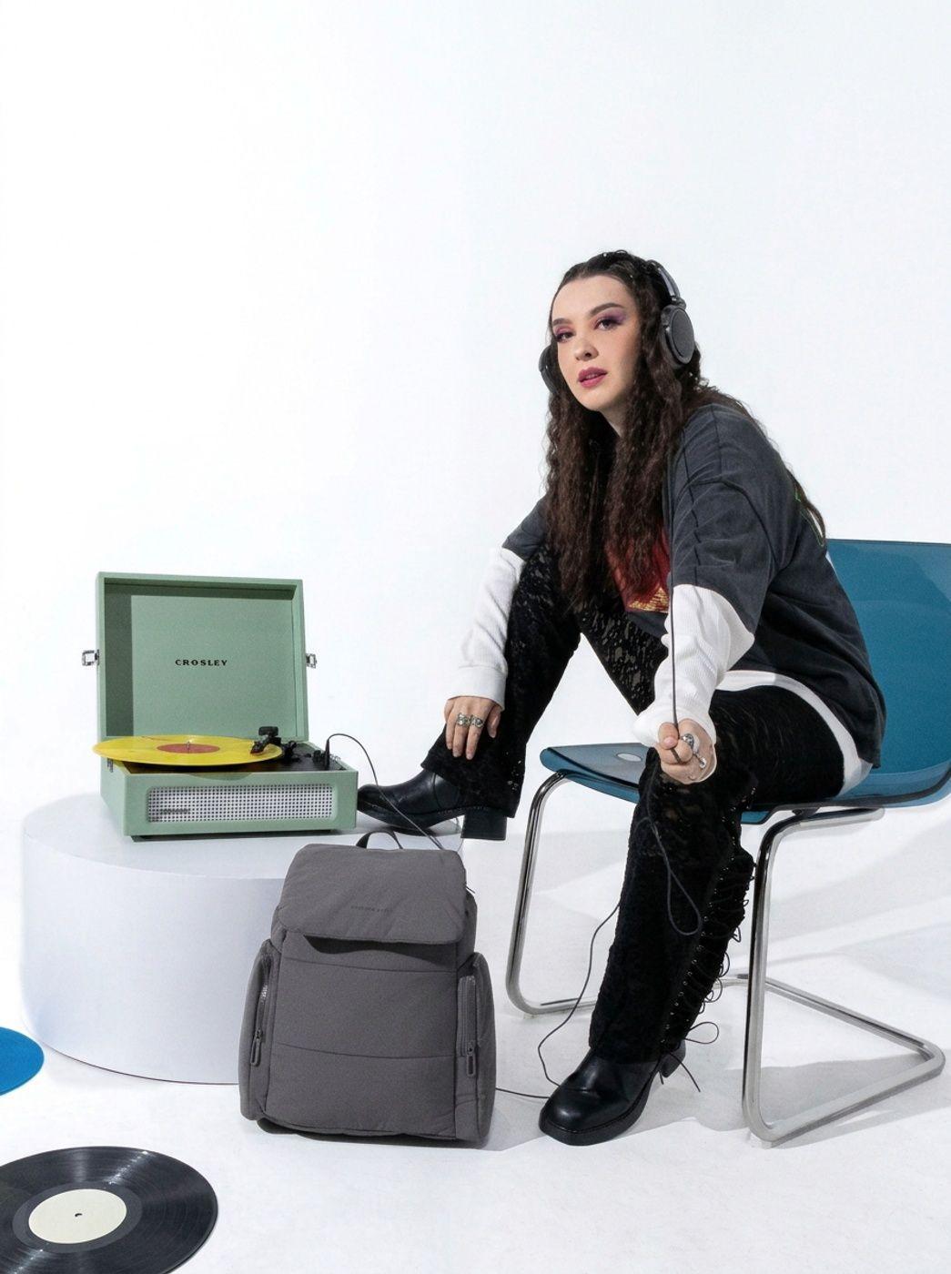 Mochila Cool Capital ONNA 15 Gris Urbana Para Uso Diario-8