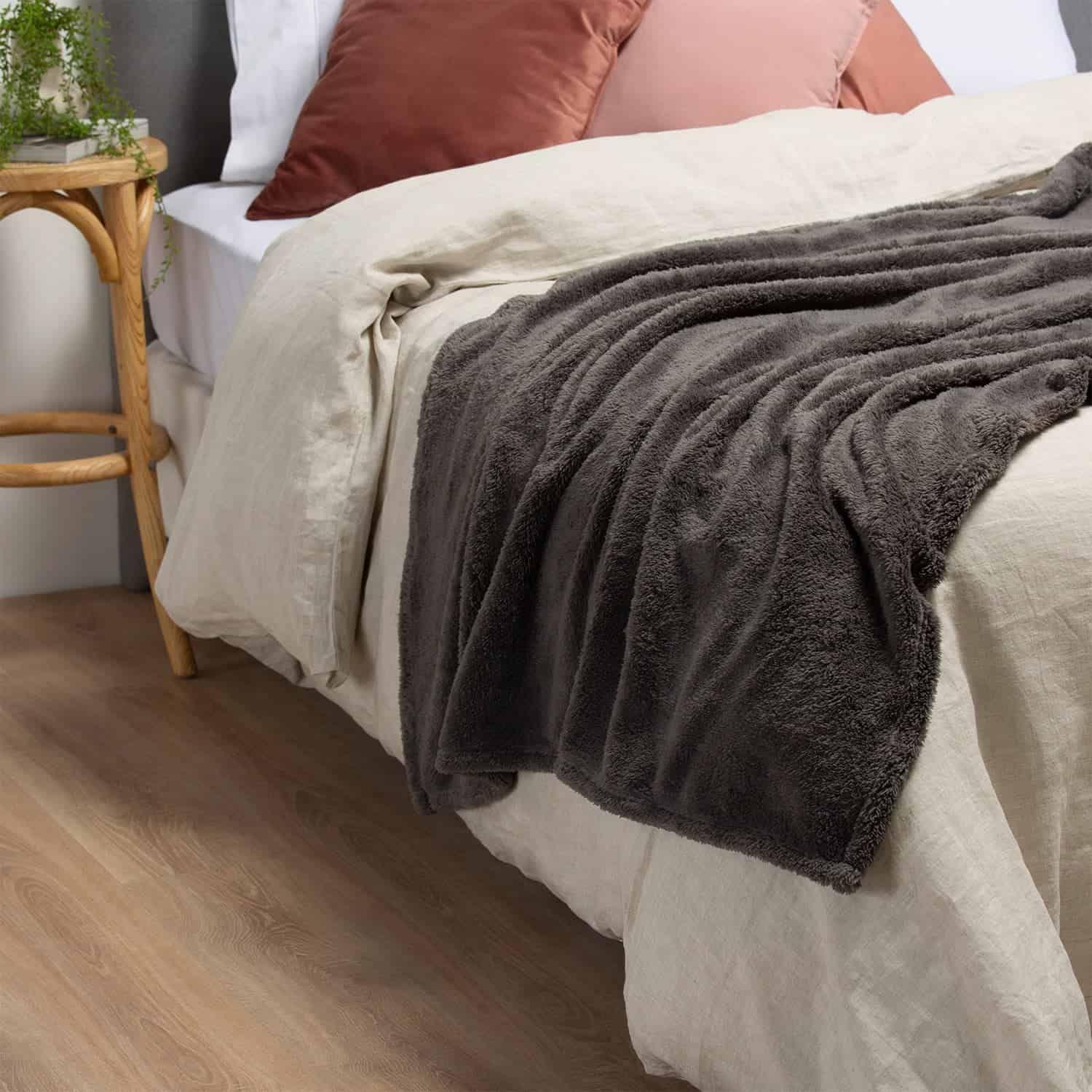 MANTA SHERPA COLOR GRIS OSCURO-0