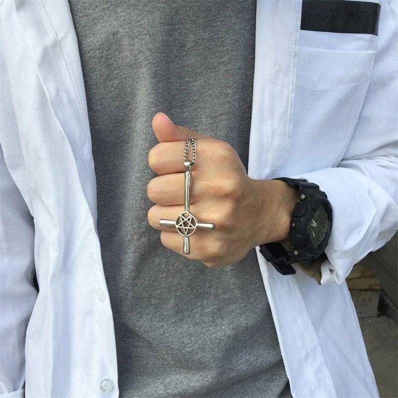 Collar De Cruz Invertida Estrella Hombre Mujer-2