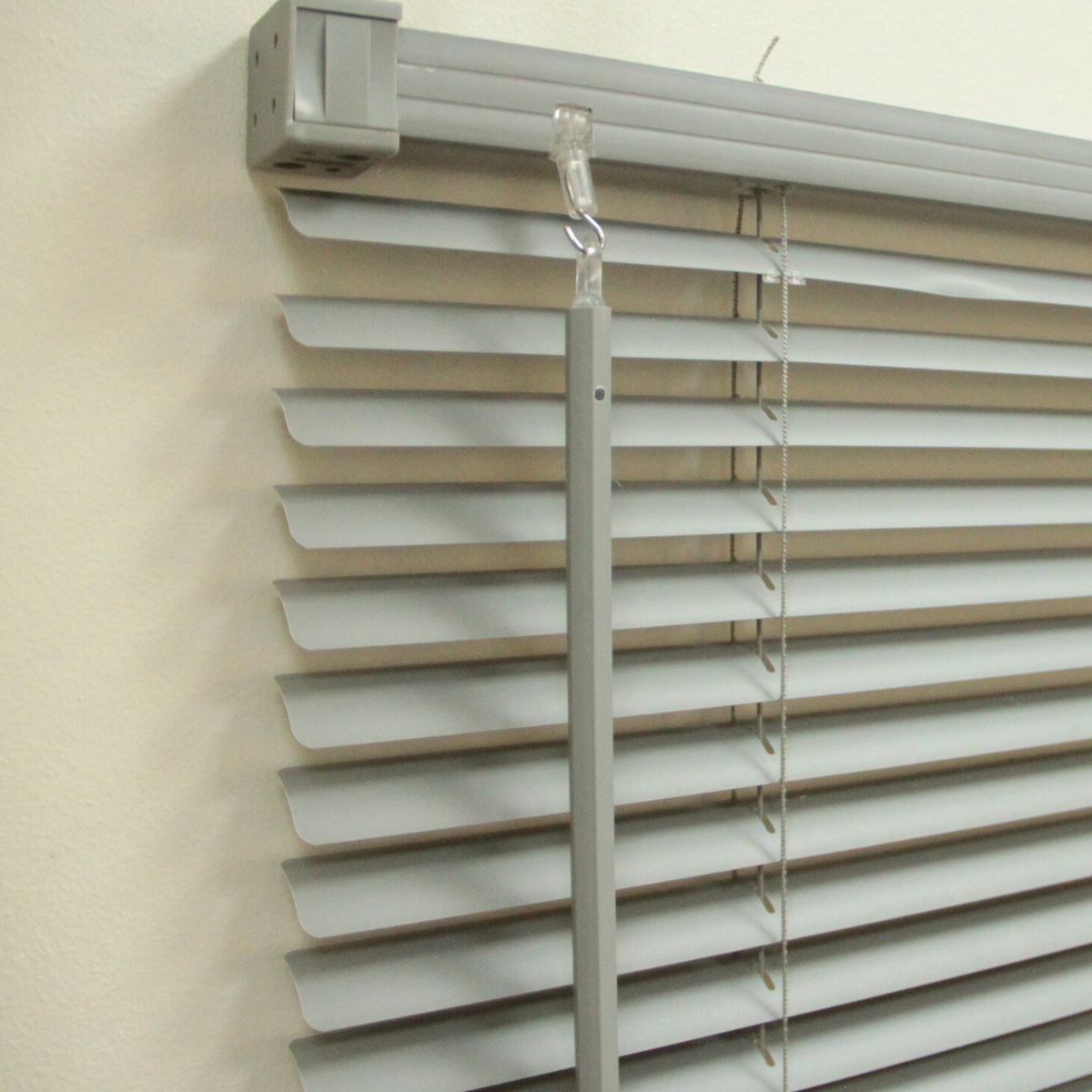 Persiana Veneciana Pvc 25MM 180X165 Cm Manual Gris Ceniza Aura-7