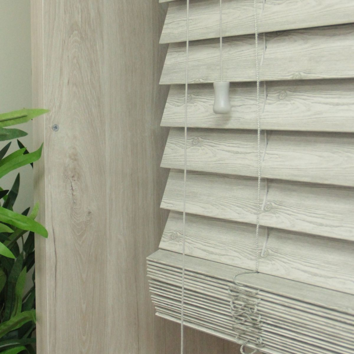 Persiana Imitación Madera 50 MM 180X165 Cm Gris Texturado Aura-2