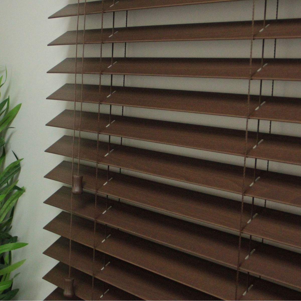 Persiana Imitación Madera 50 MM 150X165 Cm Nogal Texturado-3