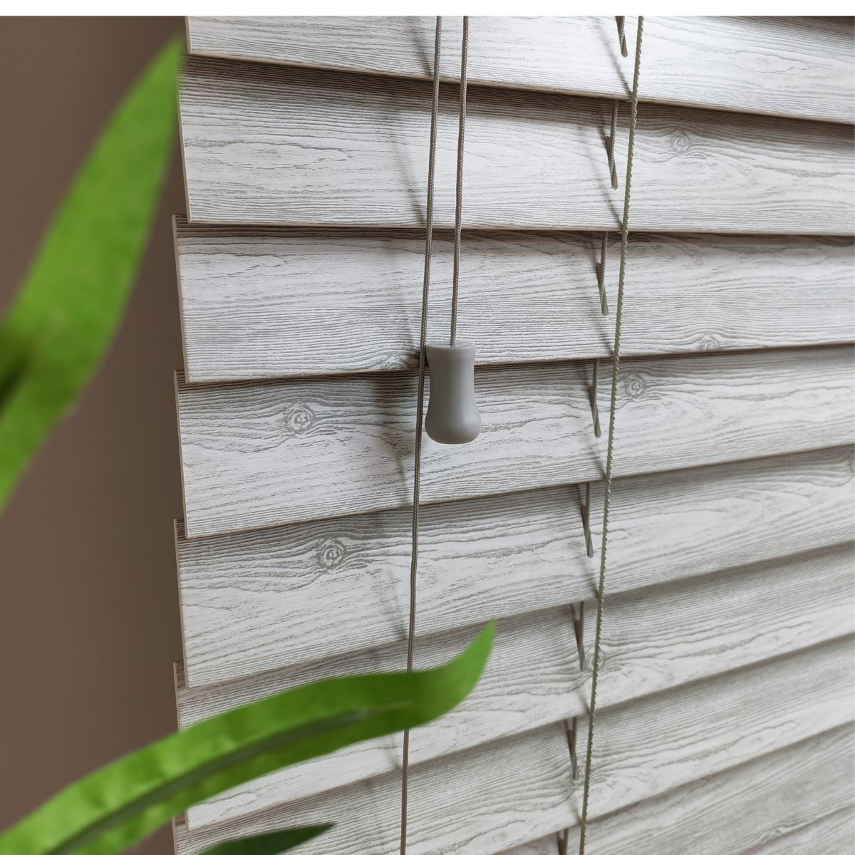 Persiana PVC Tipo Madera 50 MM 120X250 Cm Gris Texturado Aura-3