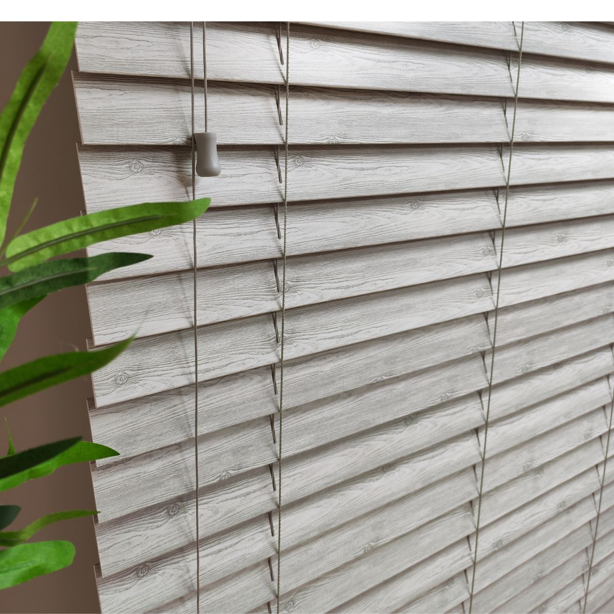 Persiana PVC Tipo Madera 50 MM 120X250 Cm Gris Texturado Aura-4