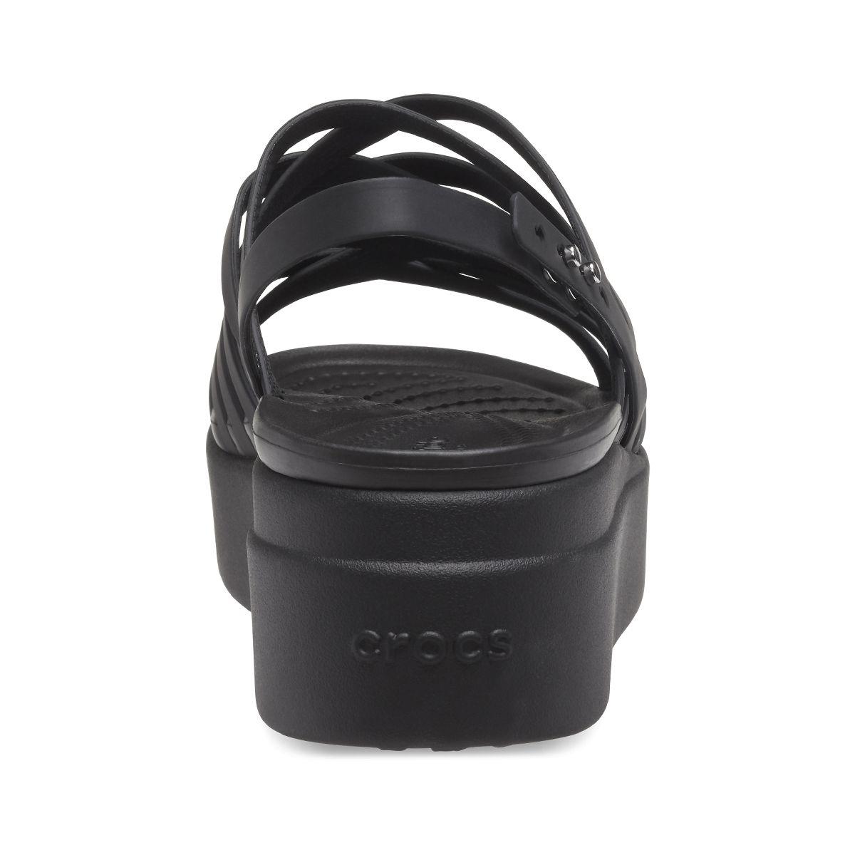 Sandalia Crocs Brooklyn Strappy Low WdgW Mujer Black-4