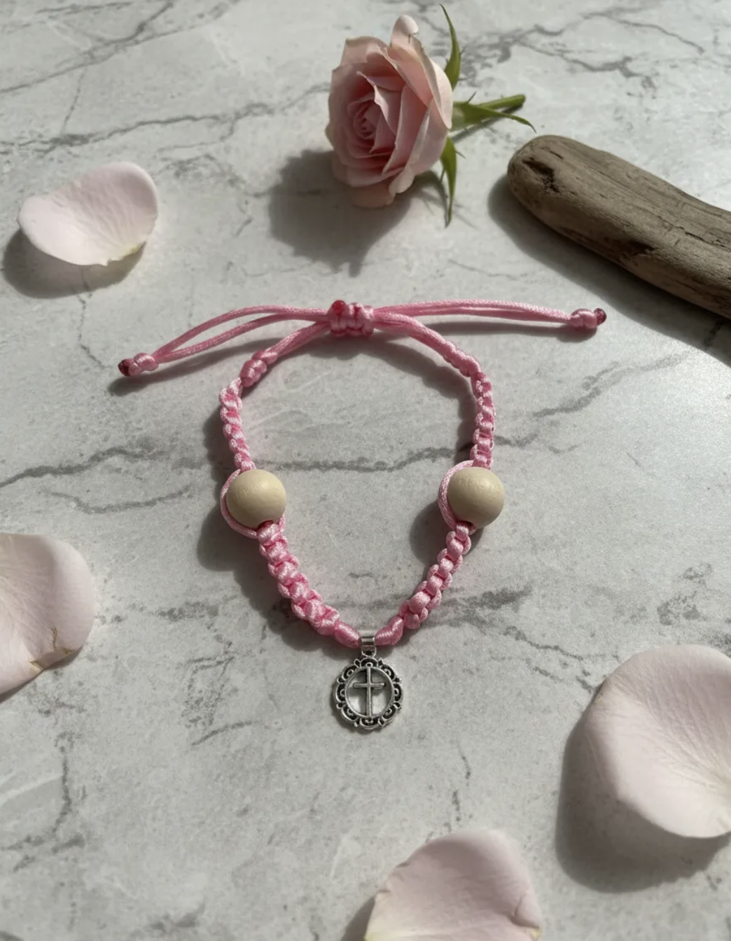 Pulsera Juvenil rosada macram y madera estilo Fancy-2