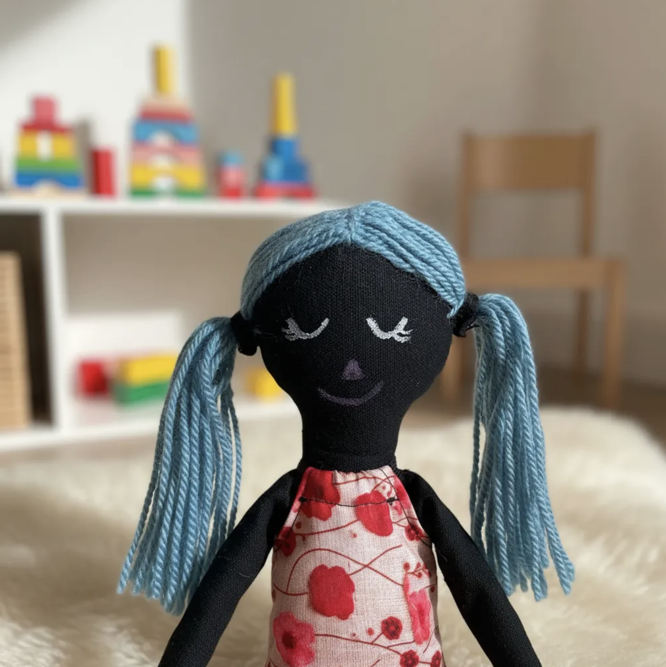 Mi primera muñeca color María Waldorf-Montessori Inclusión lona relleno antialérgico pintada a mano-6