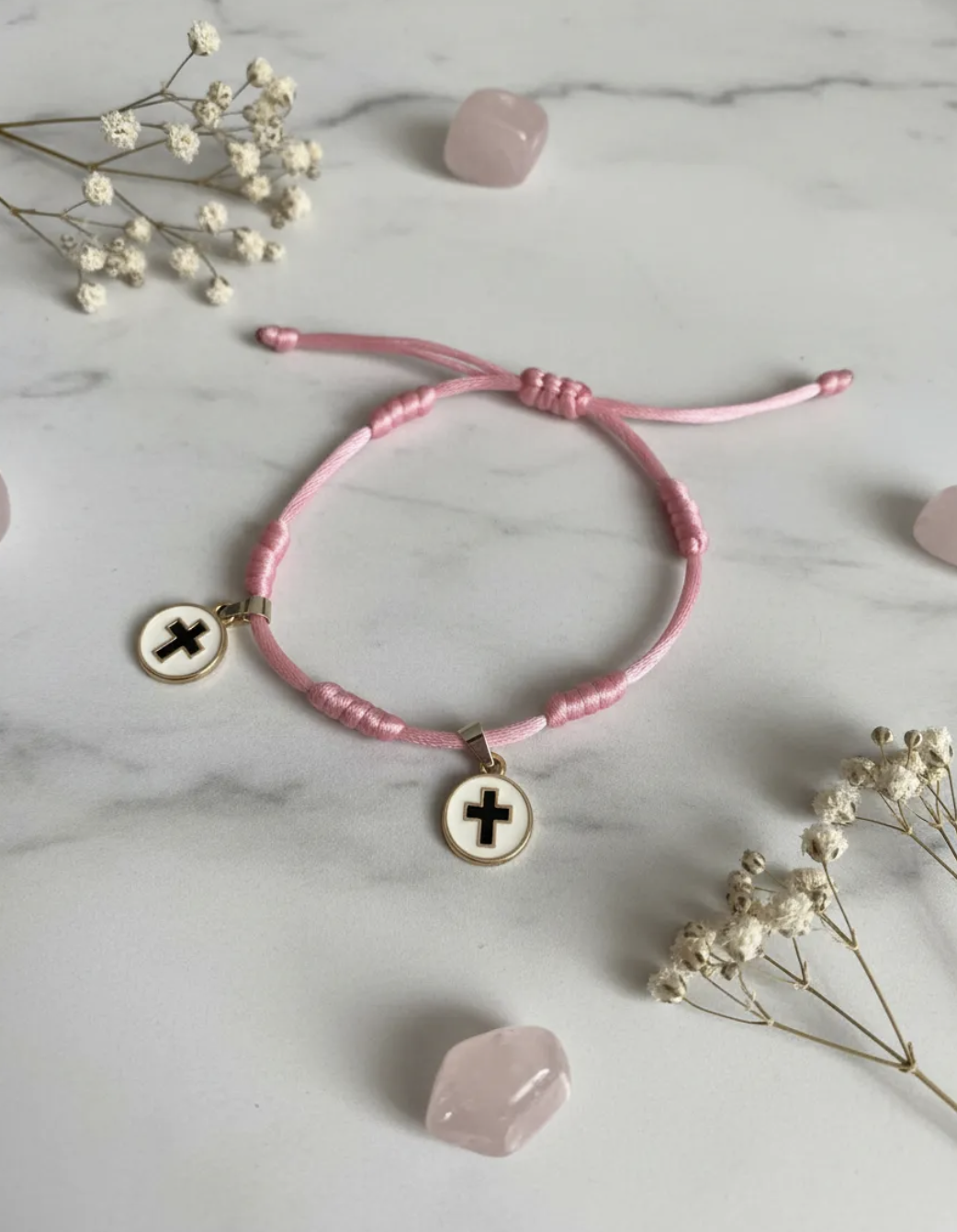 Pulsera niña rosa con dijes de cruz esmaltada-3
