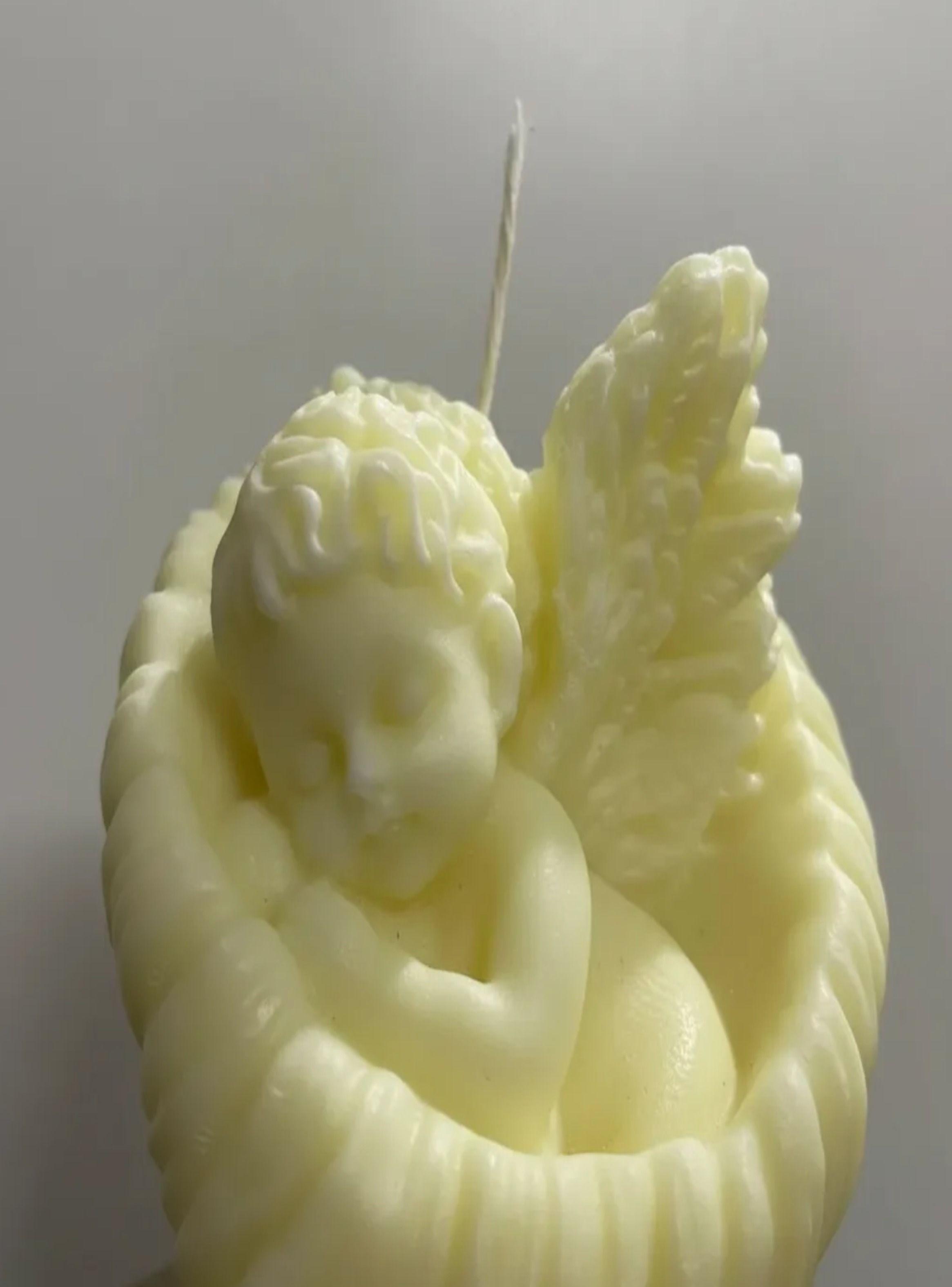 Vela figura angelito en cera de soja 7 cm devoción-2