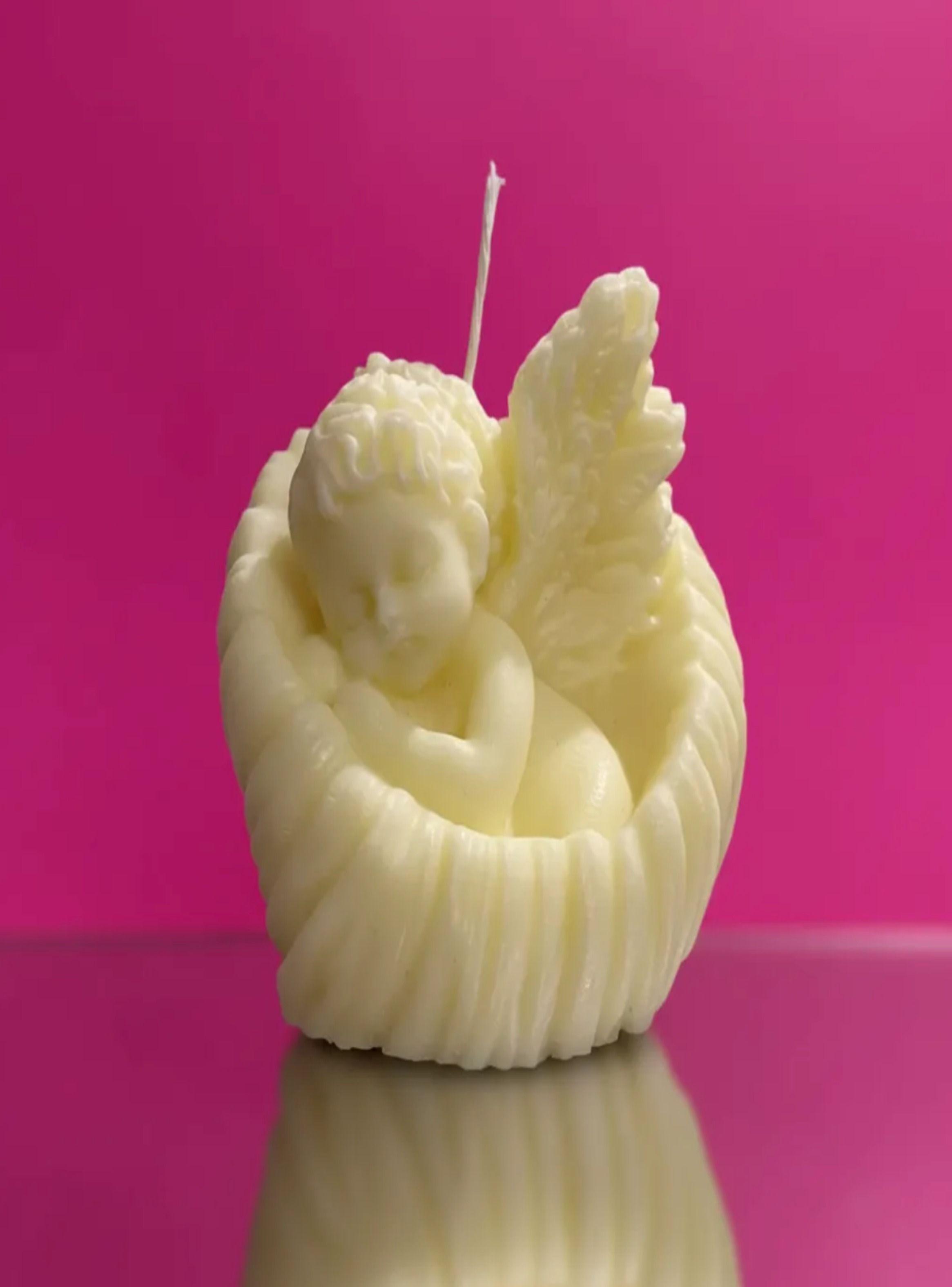 Vela figura angelito en cera de soja 7 cm devoción-4