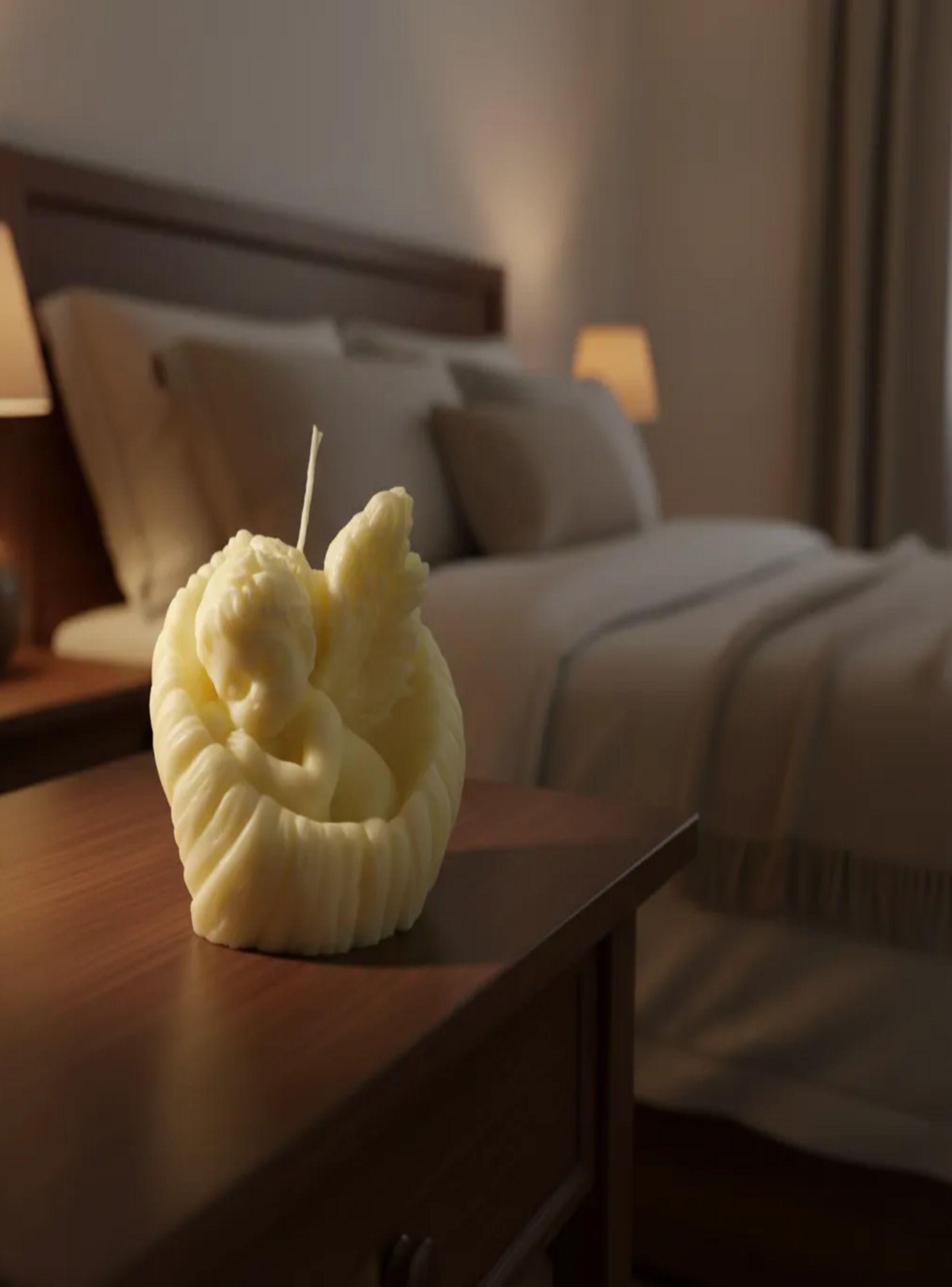 Vela figura angelito en cera de soja 7 cm devoción-3