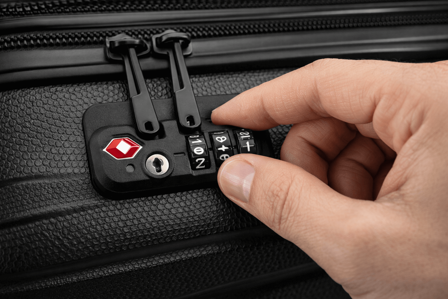 Juego de Maletas PP Alta Resistencia Reforzadas Negra 20-24-28”-4