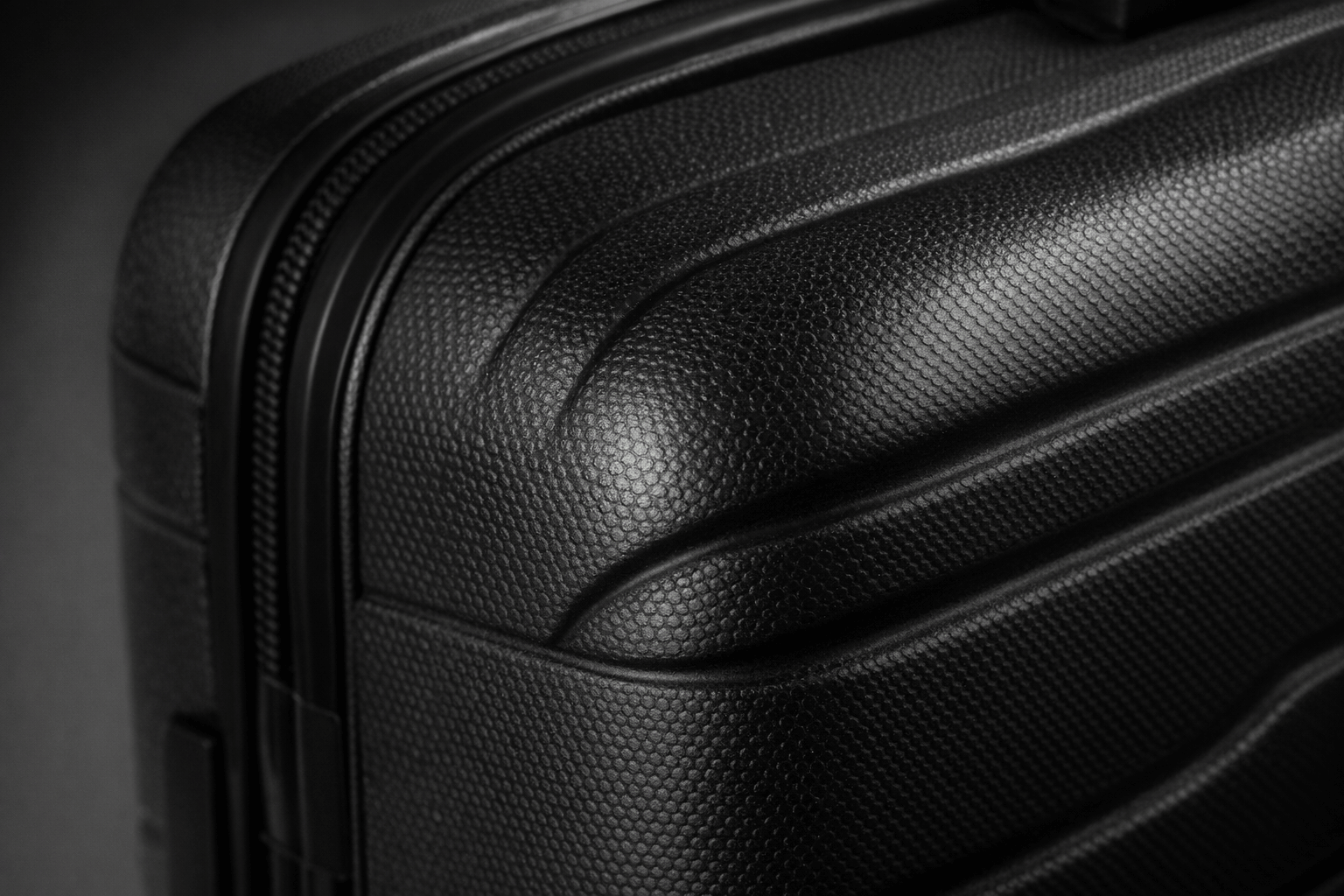 Juego de Maletas PP Alta Resistencia Reforzadas Negra 20-24-28”-5