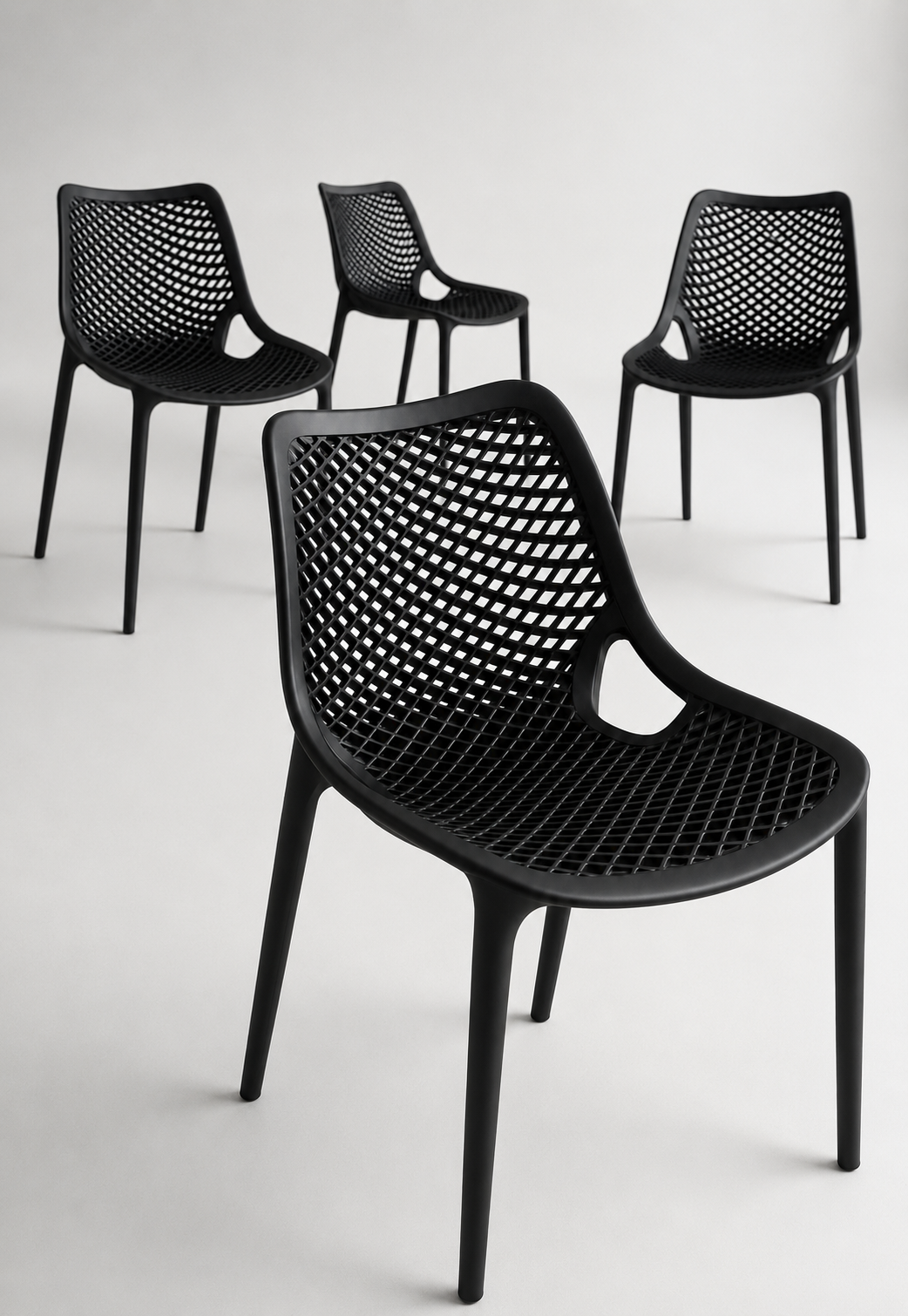 Set de 4 Sillas Negras Modernas Urban Noir para Patio Techado, Comedor o Local Comercial-5
