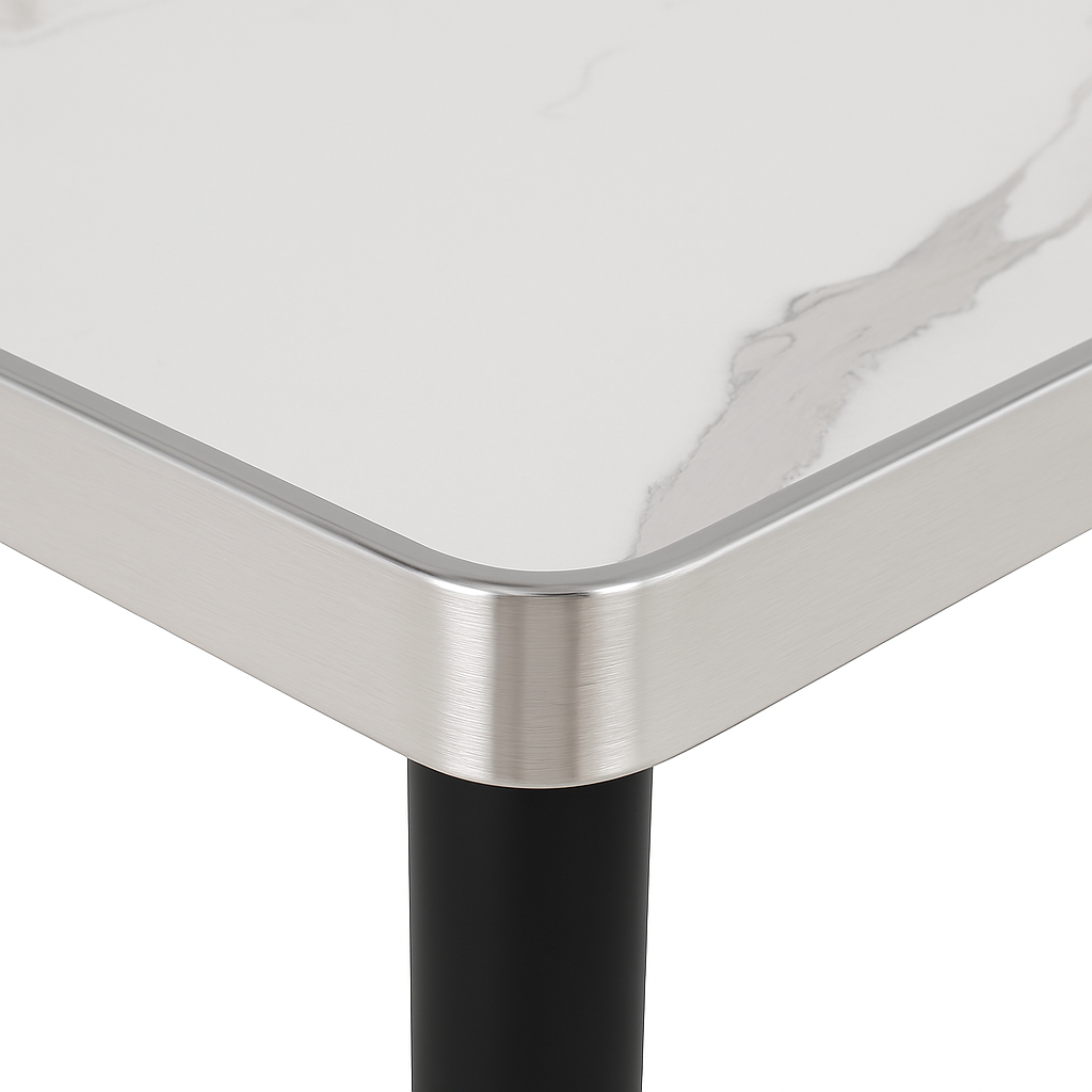 Mesa Cuadrada 70×70 Estilo Mármol Blanco con Detalles Plateados y Base Negra Premium-3