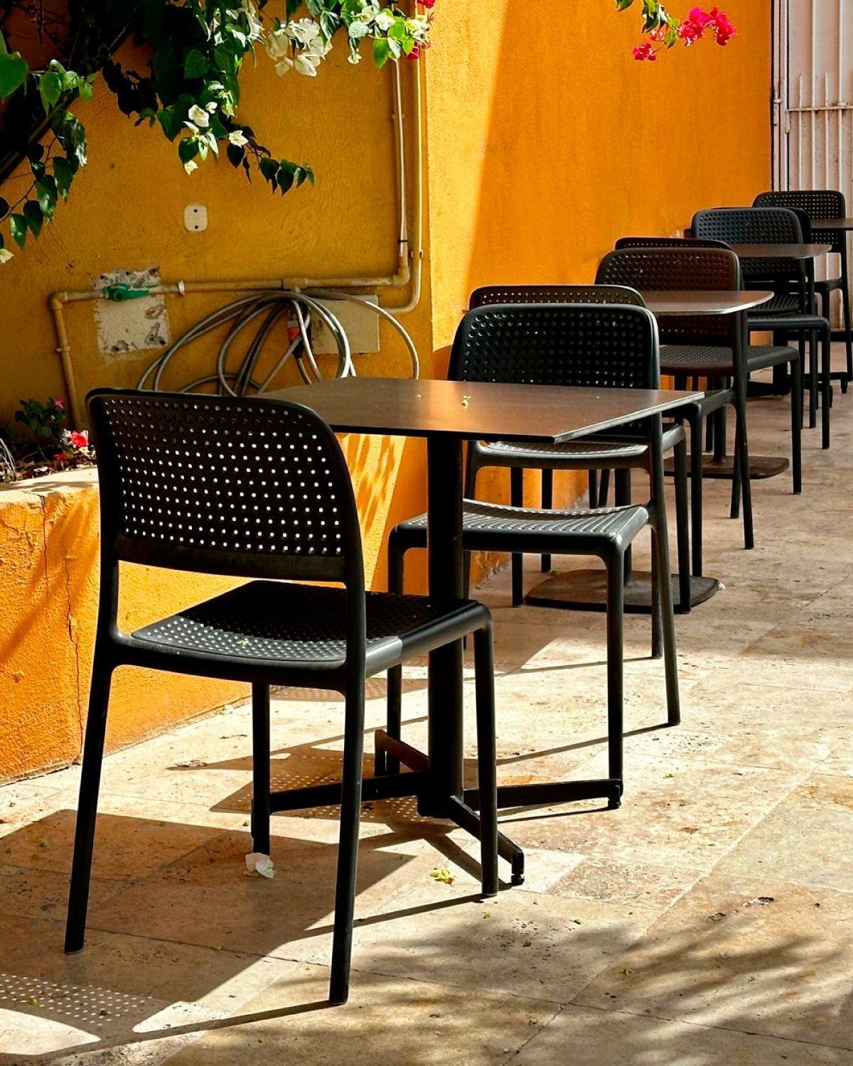 SILLA URBAN BLACK POLIPROPILENO INTERIOR O EXTERIOR-3