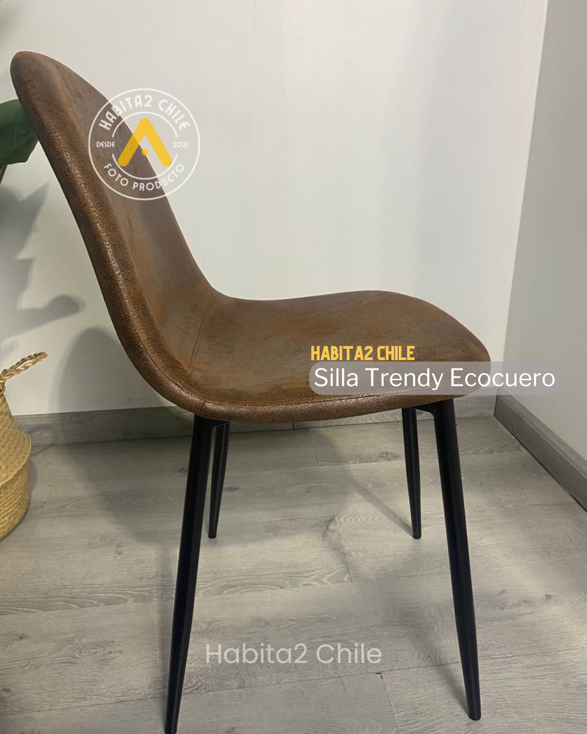 SILLA DE ECOCUERO CAFE TRENDY PARA COMEDOR CON PATAS NEGRAS-4