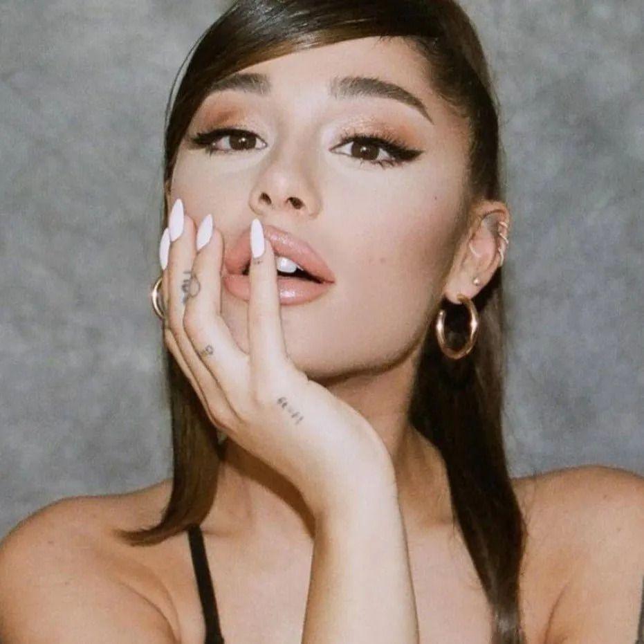 Perfume Mujer Ariana Grande God Is A Woman EDP 50 ML -2