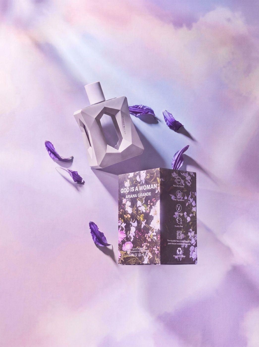 Perfume Mujer Ariana Grande God Is A Woman EDP 50 ML -2