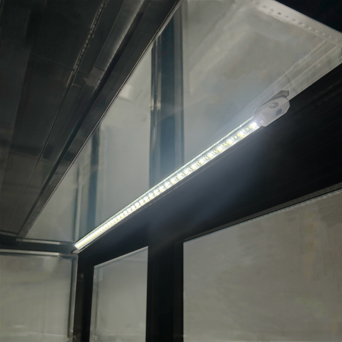 VITRINA PASTELERA CURVA LINEA MARKET 1200X700X1200 NORKALT-5