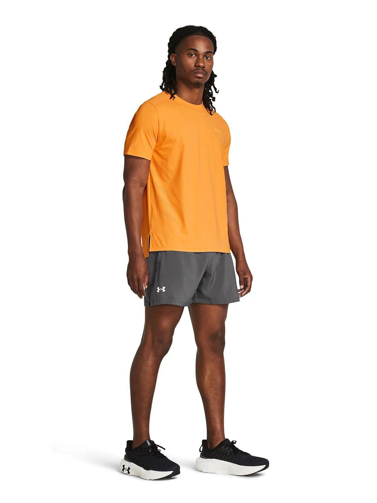 SHORT UNDER ARMOUR LAUNCH GRIS HOMBRE | 1382617-025-4