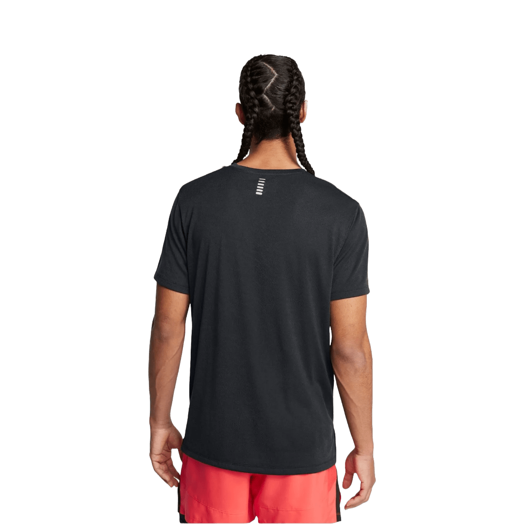 POLERA UNDER ARMOUR CAMO LAUNCH NEGRA HOMBRE | 1386681-001-3