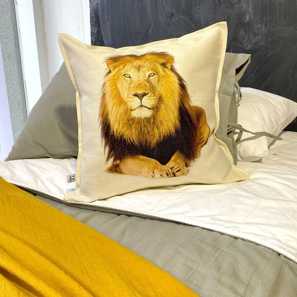 Cojín León 45x45-2