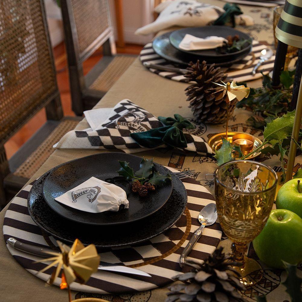 Mantel Cascanueces Dorado - 180 x 300 cm. - Organza Mostaza (8 puestos)-2