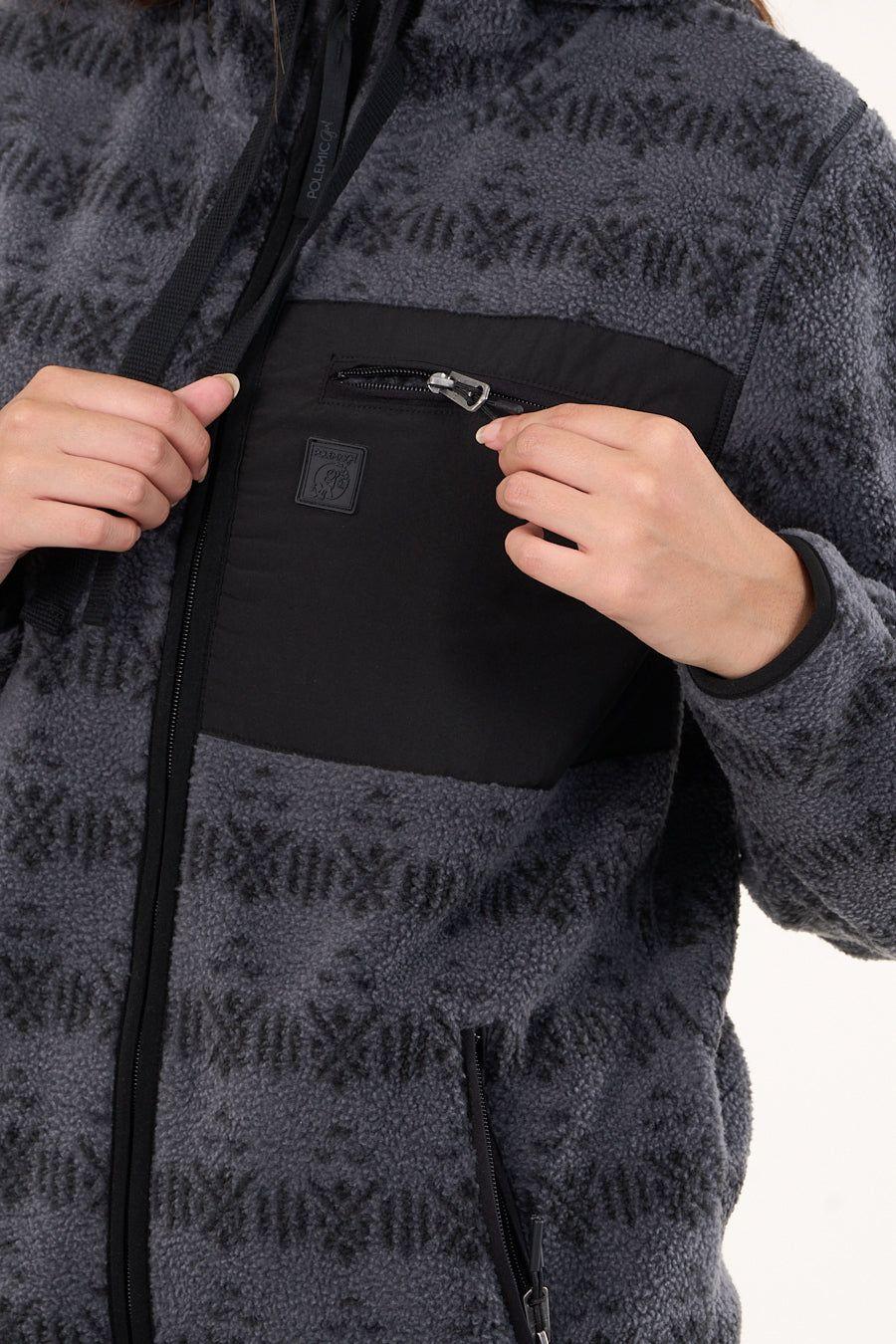 Poleron polar full print look sherpa con gorro Gris mujer Polemic-3