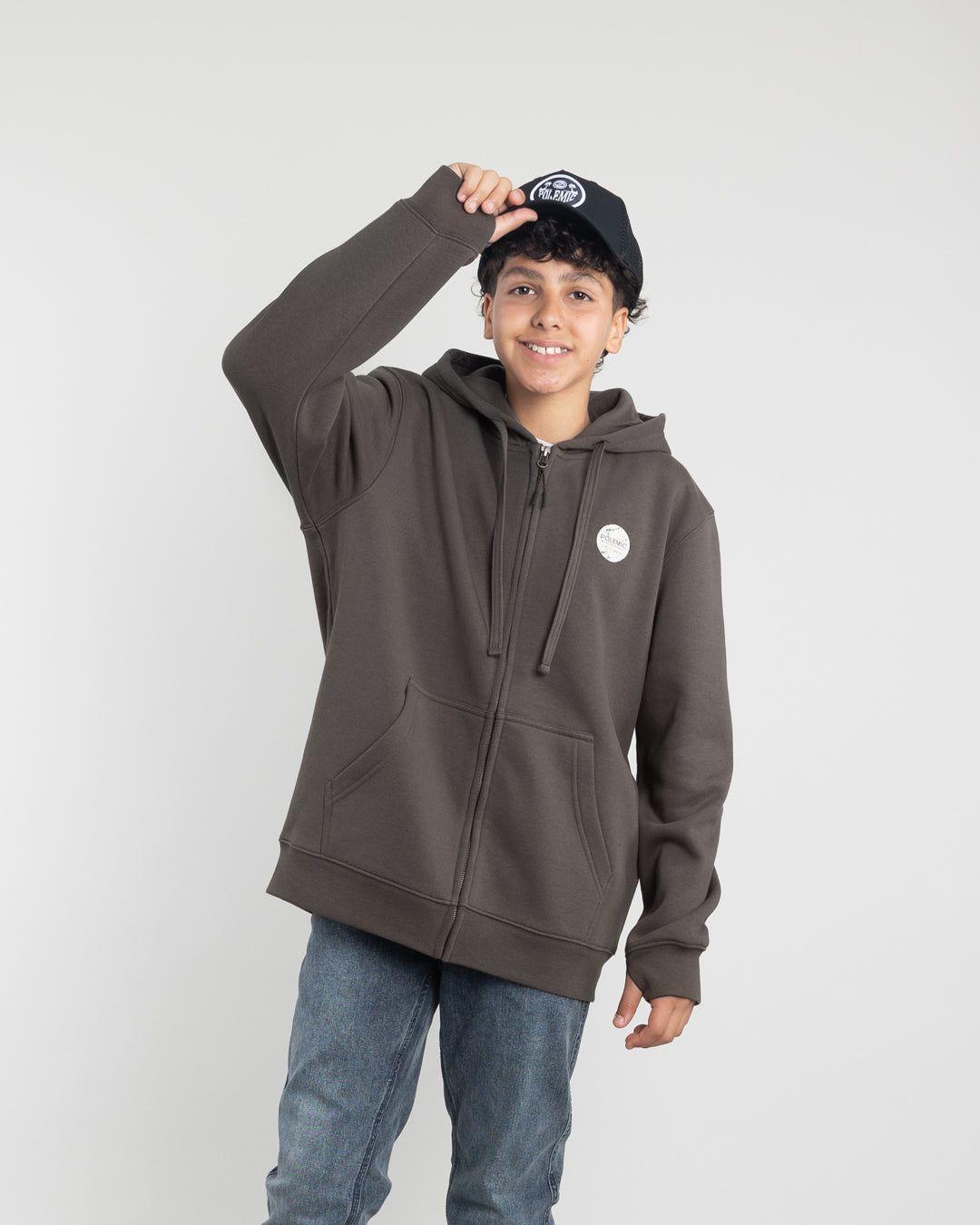 Poleron con cierre y gorro Invierno Café niño POLEMIC-2