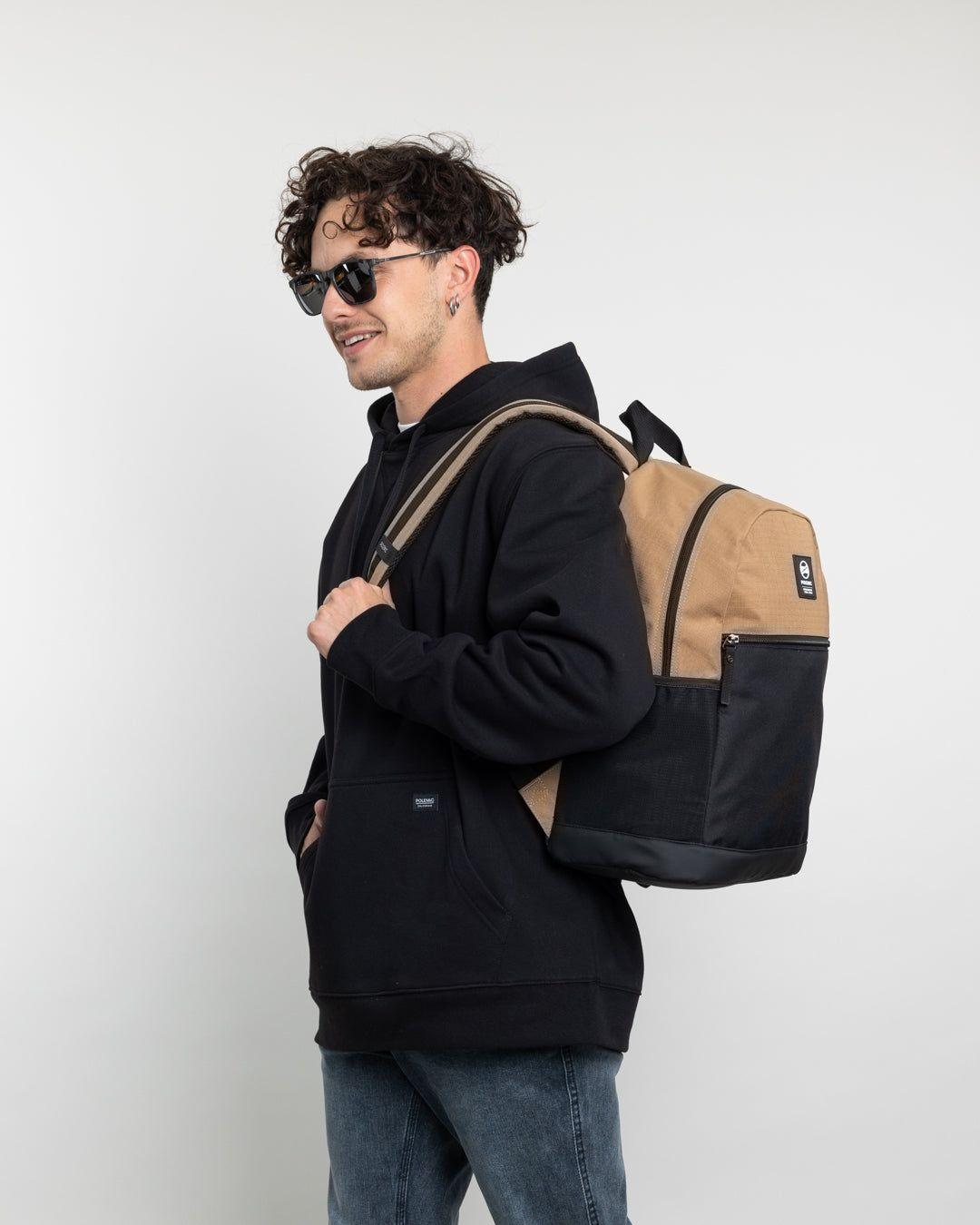 Poleron tipo canguro sin cierre Invierno Negro POLEMIC-4