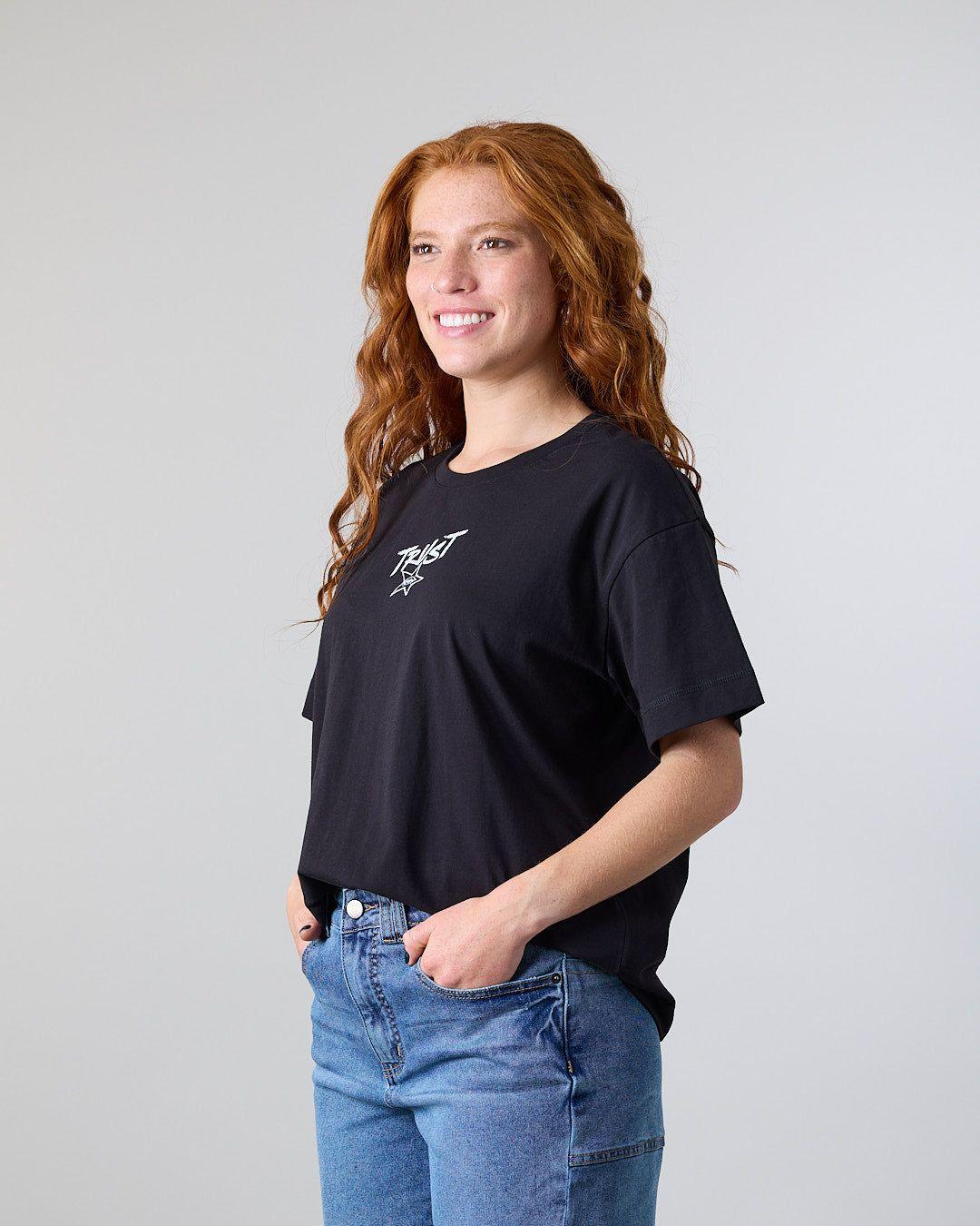 Polera Mujer Algodón Grafitti Negro Relaxed Polemic-2