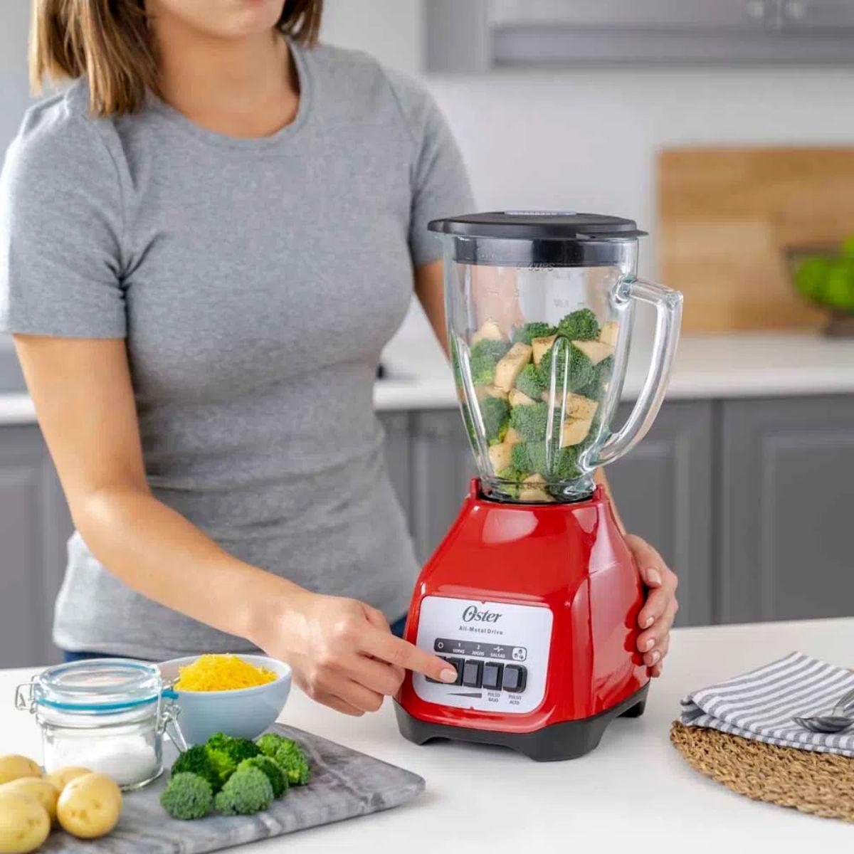 Licuadora Oster Vaso de Vidrio Roja BLSTKAGRPB-6