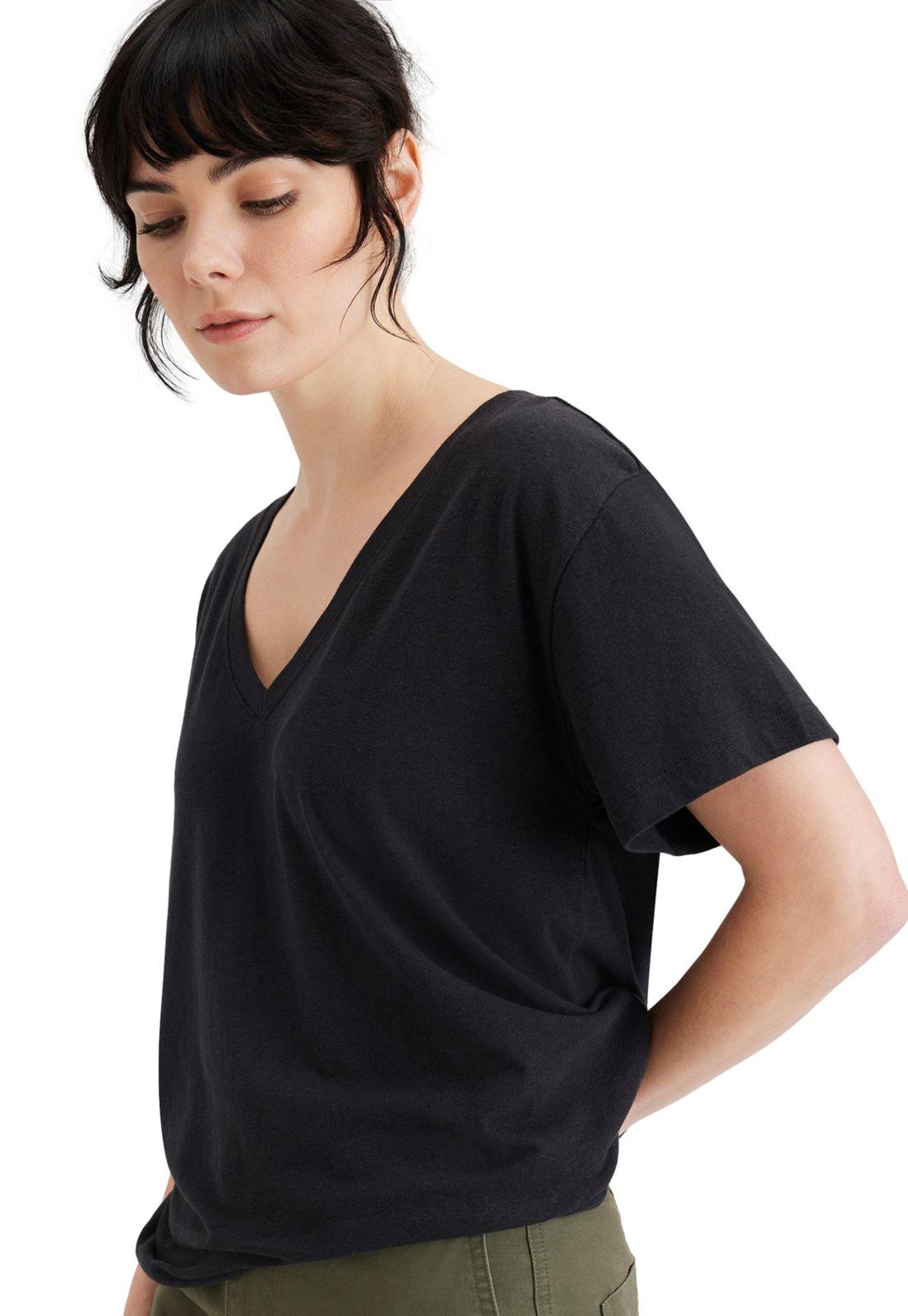 Polera Mujer Deep V-Neck Regular Fit Negro A6961-0000-2