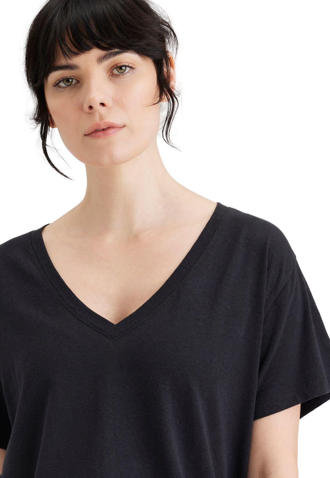 Polera Mujer Deep V-Neck Regular Fit Negro A6961-0000-3