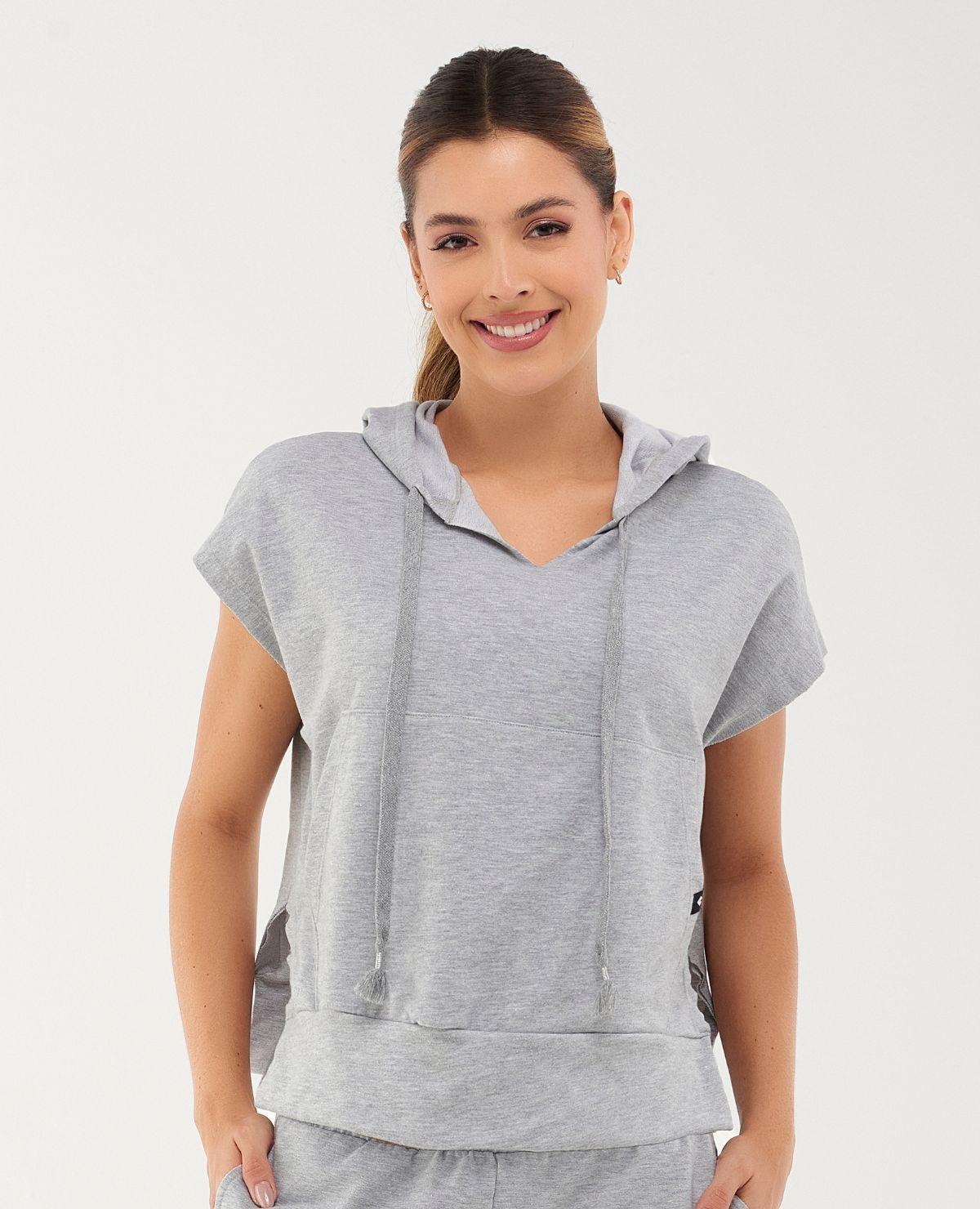 CAMISETA DEPORTIVA CON CAPUCHA-1