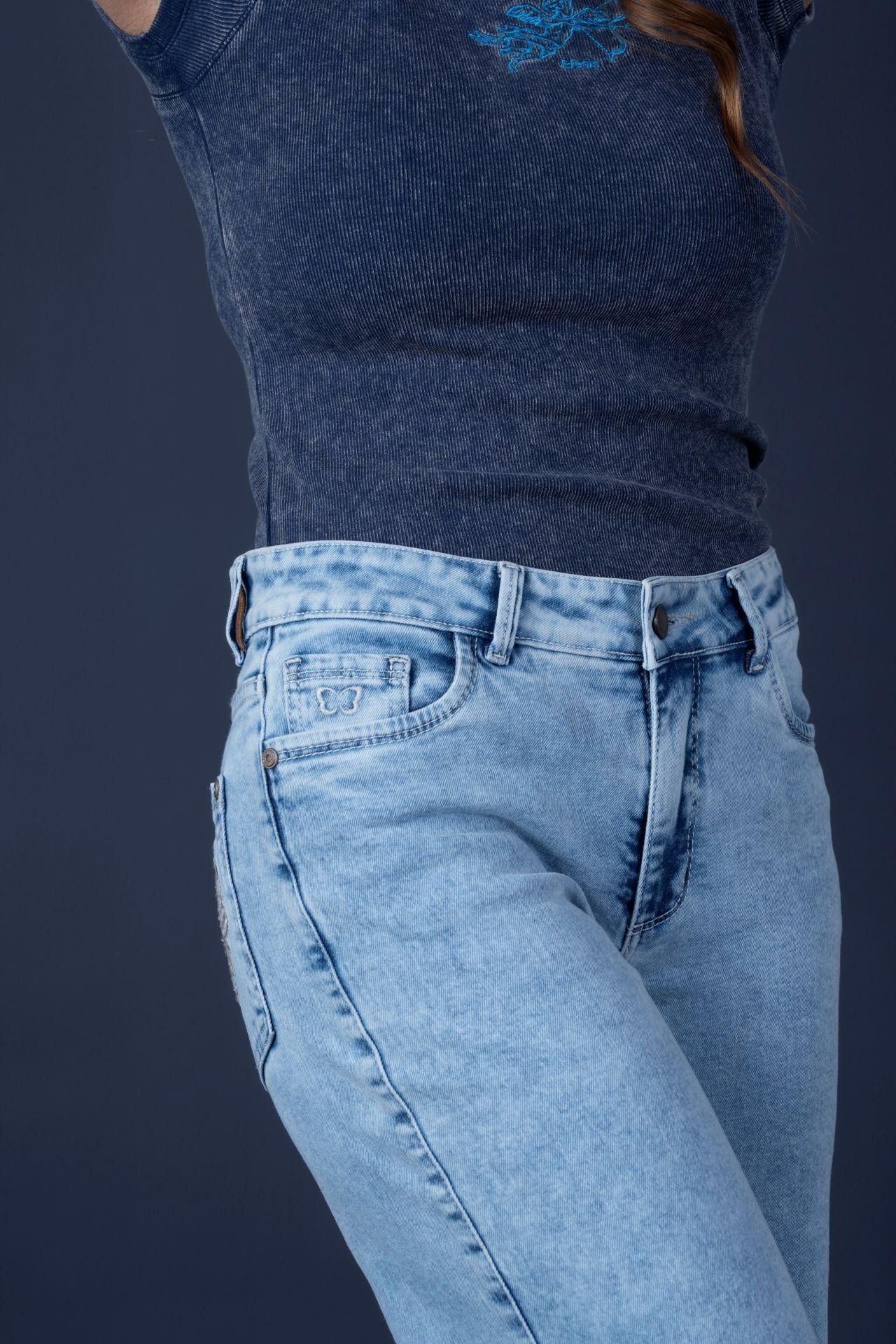 Jeans Angel Light Wide Bordado Alas Bolsillo Trasero Azul Efesis-5