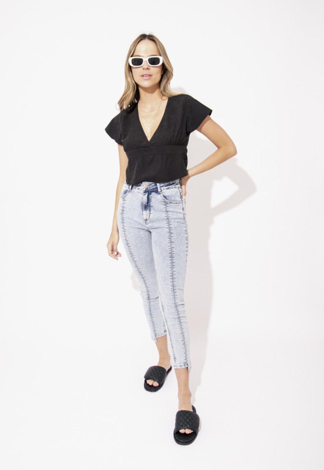 Blusa Flavia Crop Con Faldón Negro Efesis-1