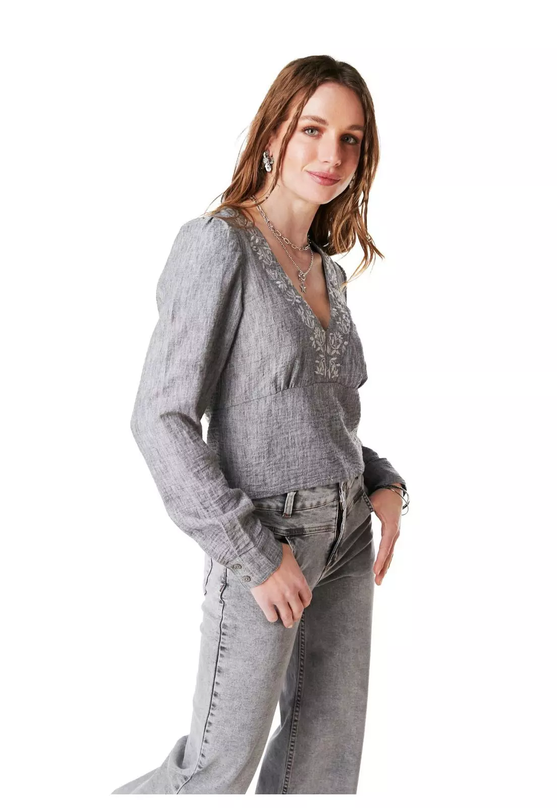 BLUSA KENIA REGULAR BORDADO ESCOTE GRIS EFESIS-2