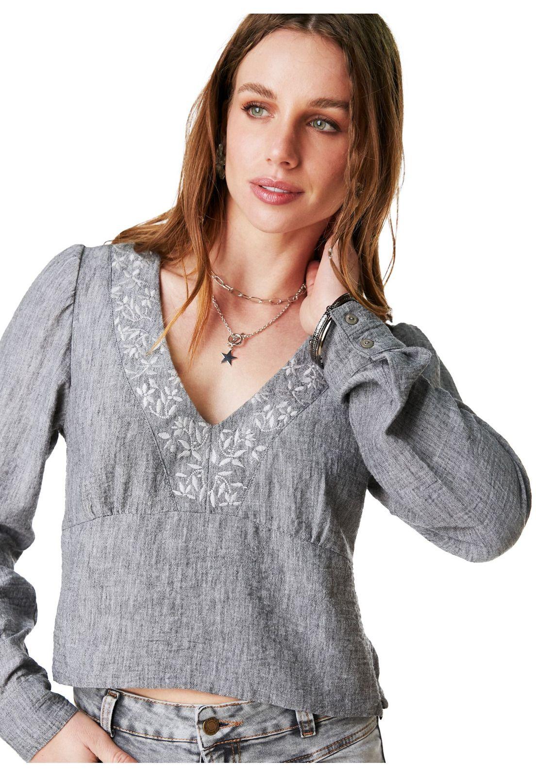 BLUSA KENIA REGULAR BORDADO ESCOTE GRIS EFESIS-5