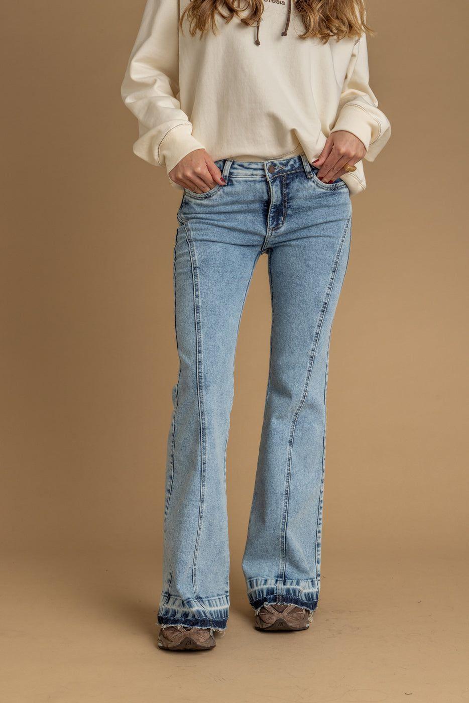 Jeans Emilia Flare Corte Curvo y Basta Descosida Azul Efesis-1