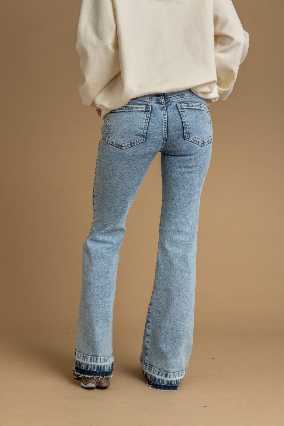Jeans Emilia Flare Corte Curvo y Basta Descosida Azul Efesis-3