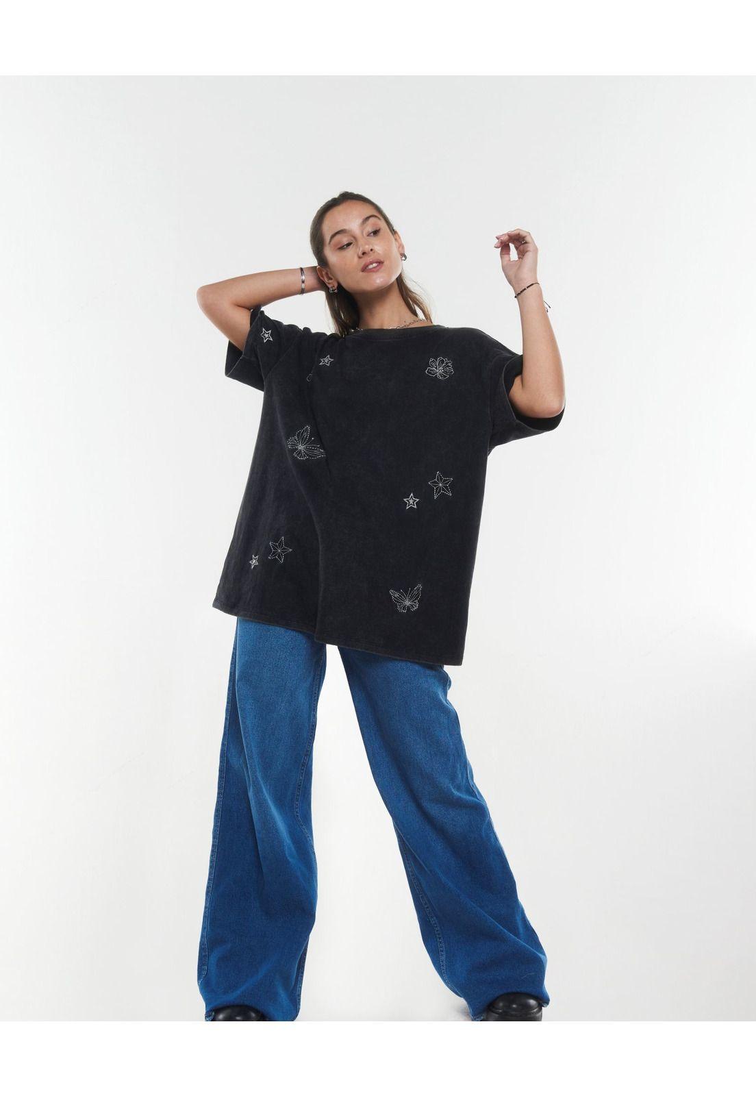 POLERA MELY OVERSIZE GRAVILLADA Y BORDADO GRAFITO EFESIS-0