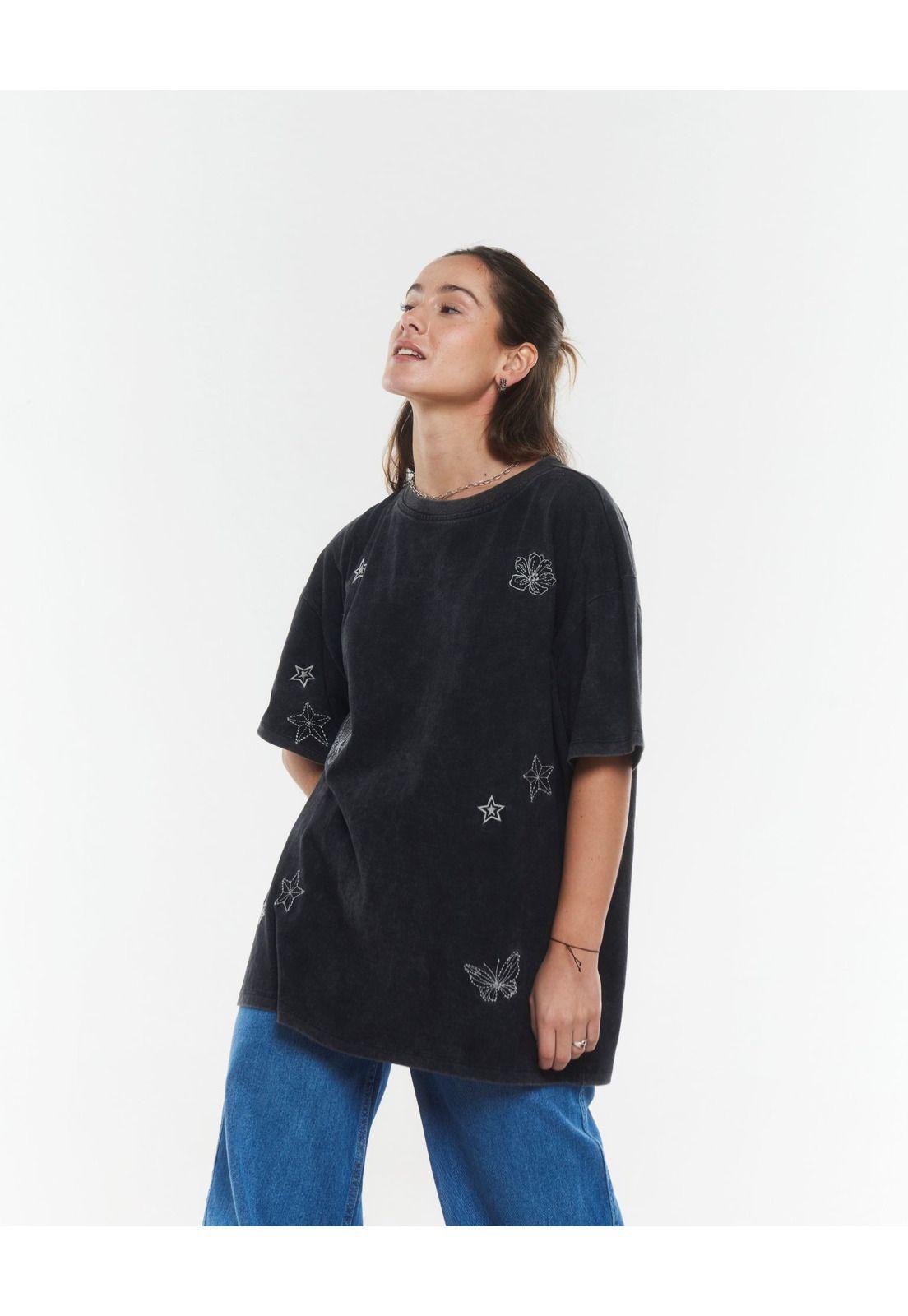 POLERA MELY OVERSIZE GRAVILLADA Y BORDADO GRAFITO EFESIS-1