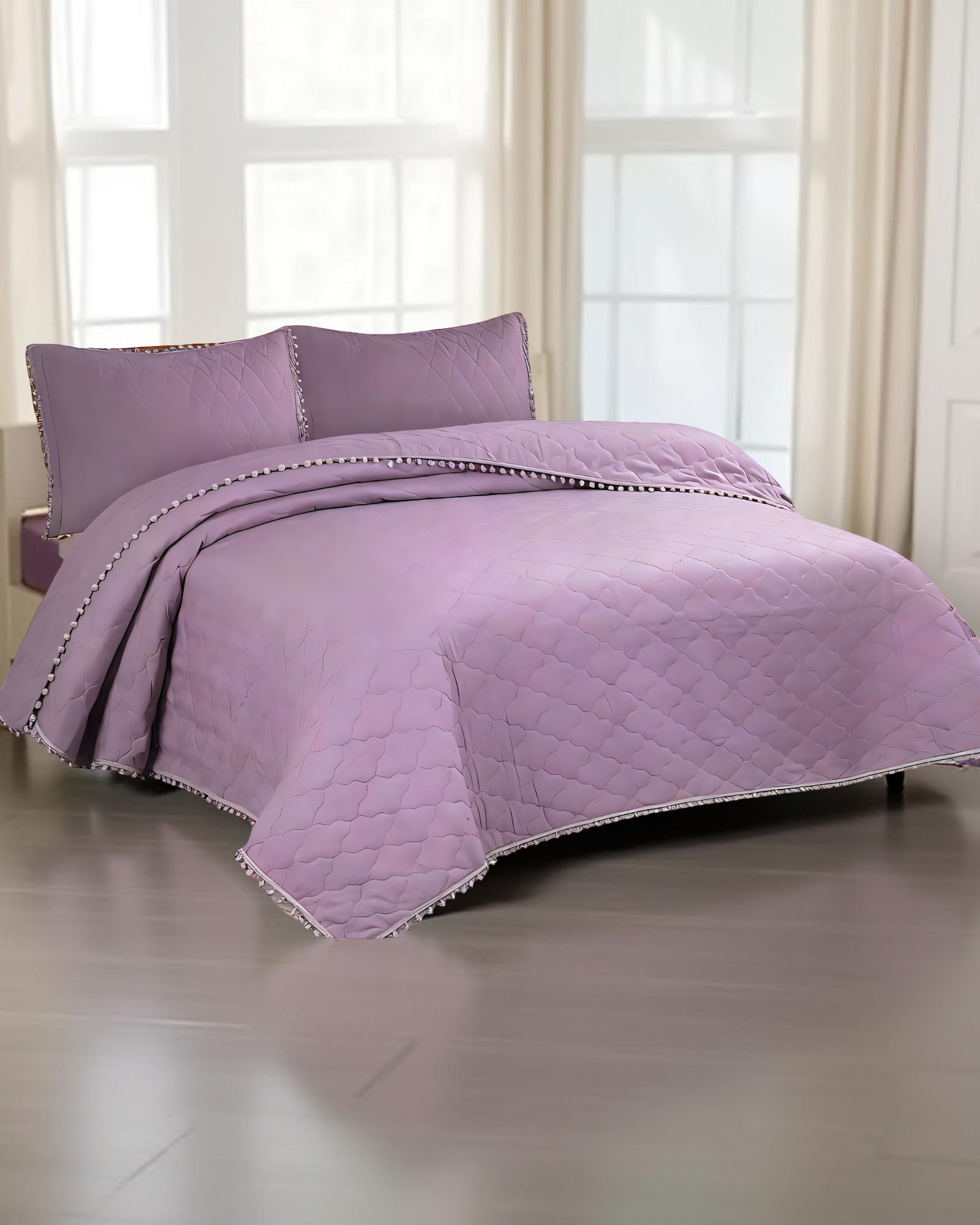 CUBRECAMA CON DETALLES DE POMPONES 2 PLAZAS COLOR MORADO-2