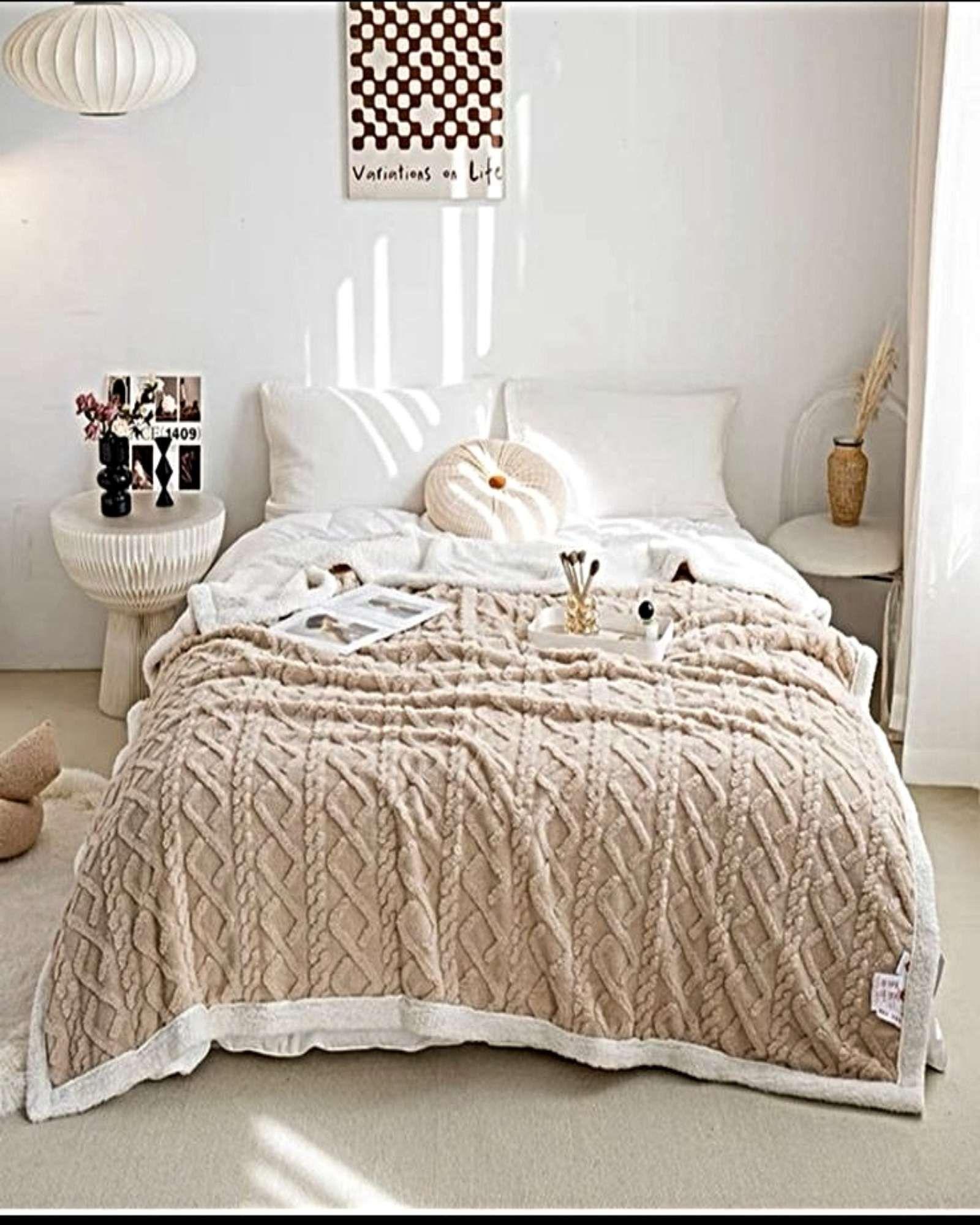 FRAZADA TEXTURIZADA 2 PLAZAS CON REVERSO EN SHERPA PREMIUM BEIGE-4