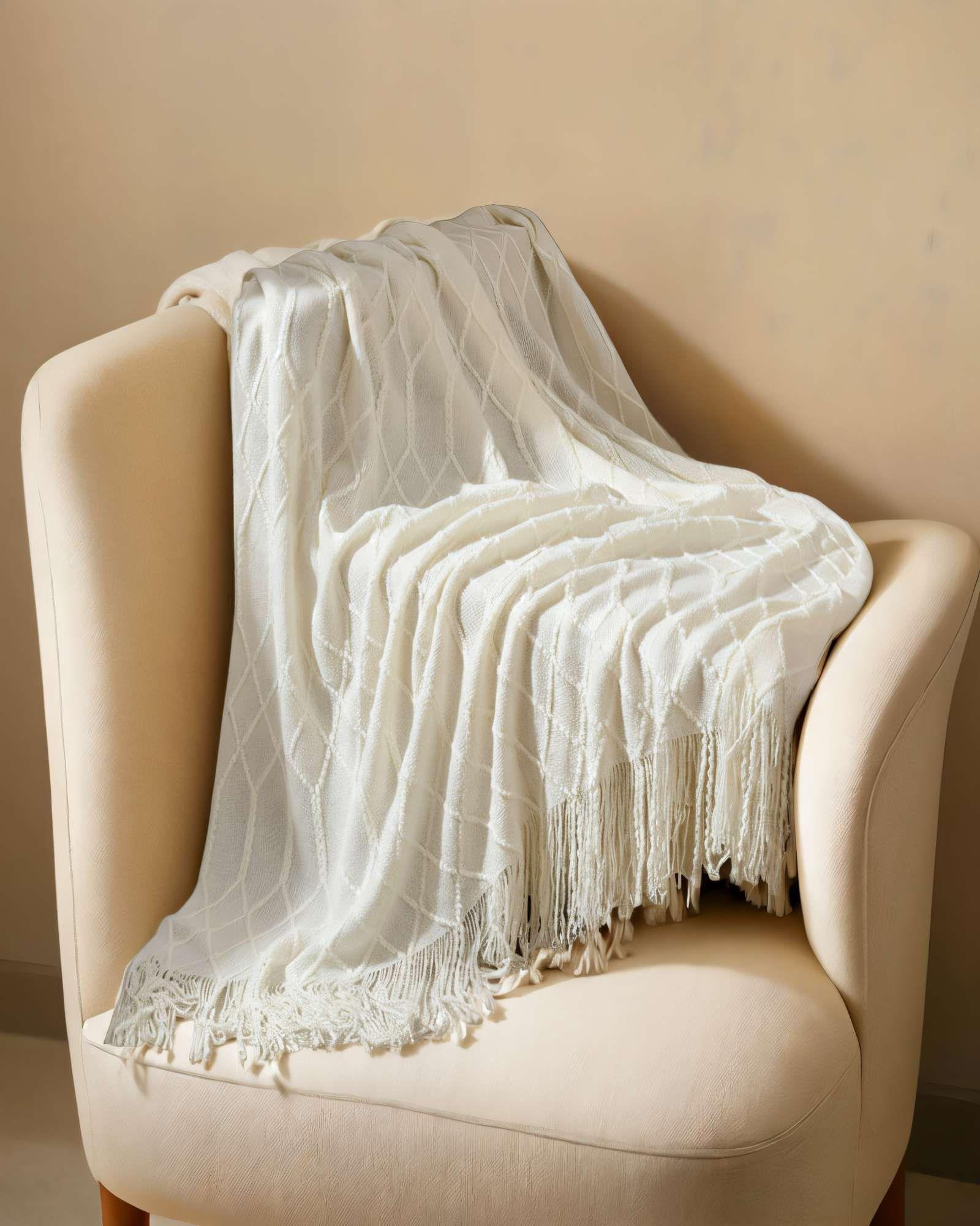 MANTA DECORATIVA CON FLECOS Y TEJIDO DE ROMBOS EN RELIEVE COLOR BLANCO-3