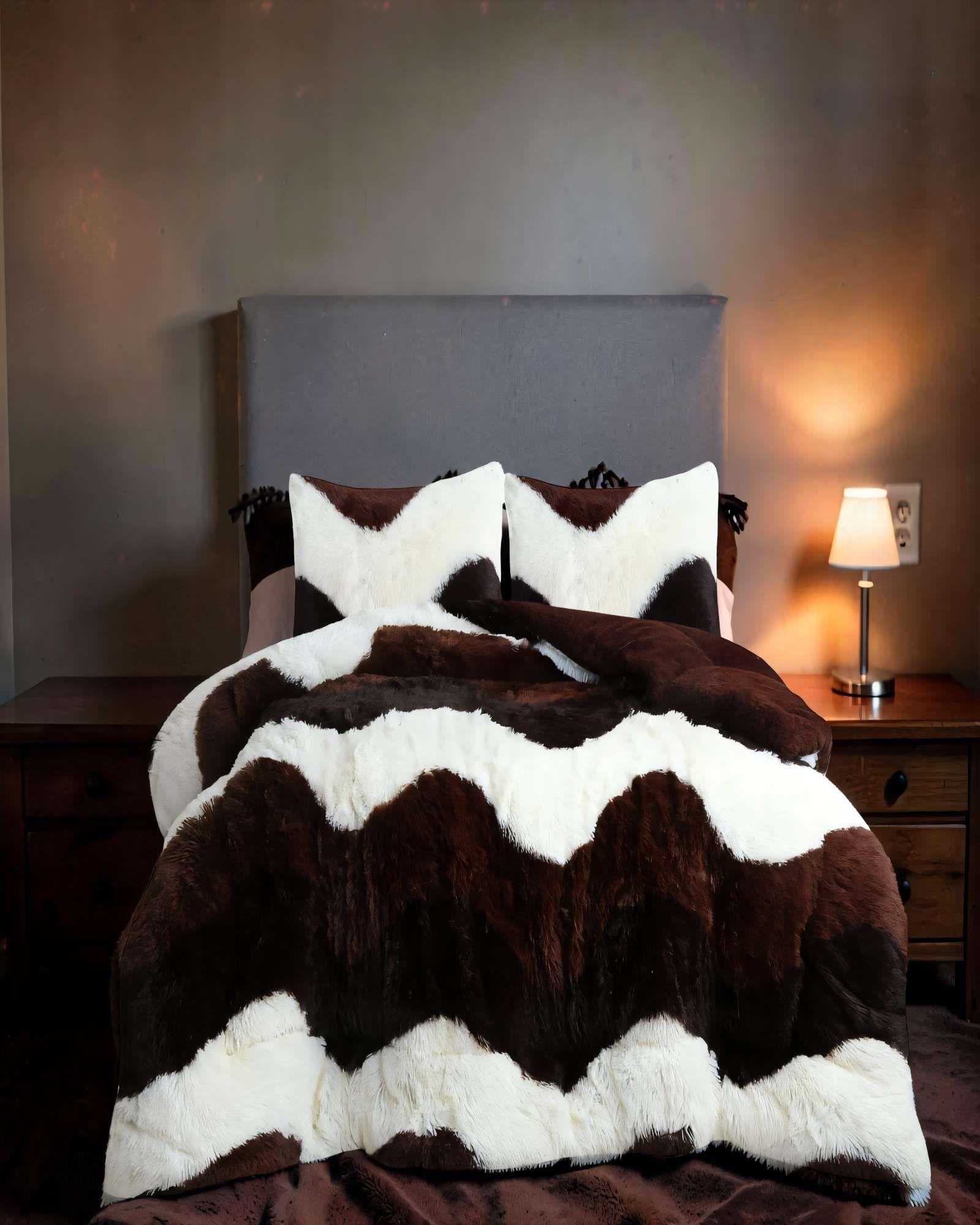 COBERTOR PELUDO 2 PLAZA CON CHIPORROS Y DISEÑO COLOR CAFÉ-2