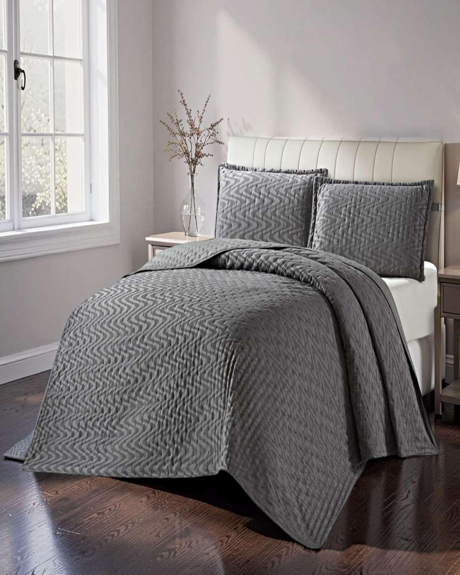 CUBRECAMA DELGADO SEMI ACOLCHADO KING 250X270 CM GRIS 01-2