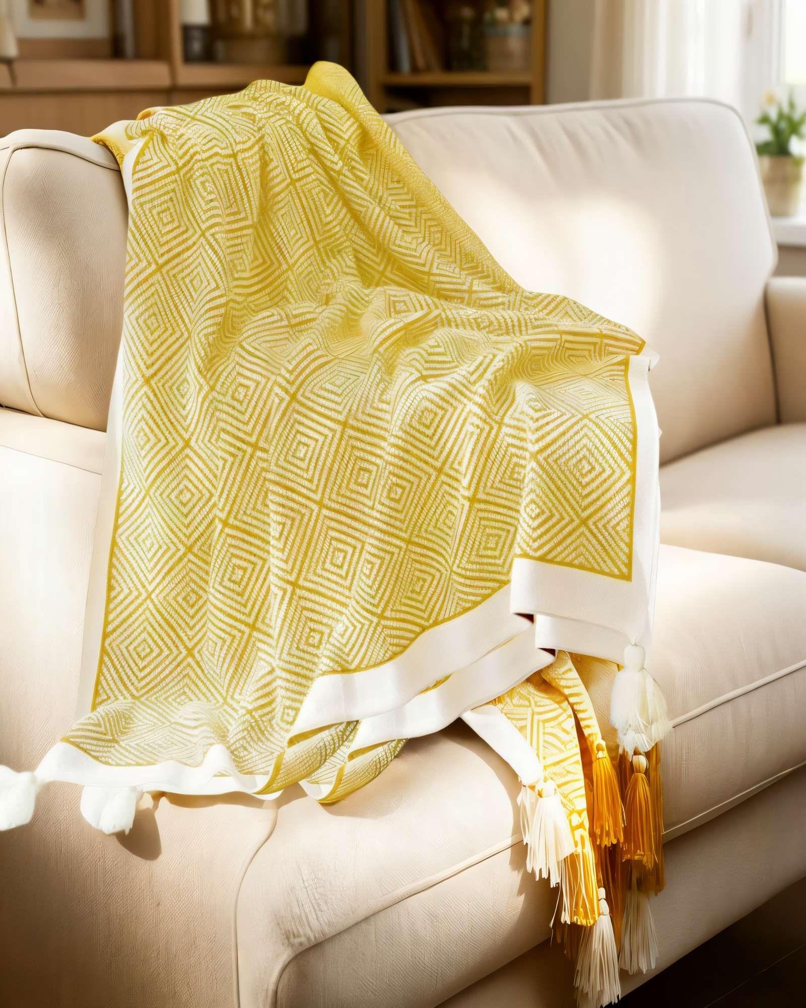 MANTA DECORATIVA CON BORLAS Y ESTAMPADO GEOMETRICO DE ROMBO COLOR AMARILLO-2